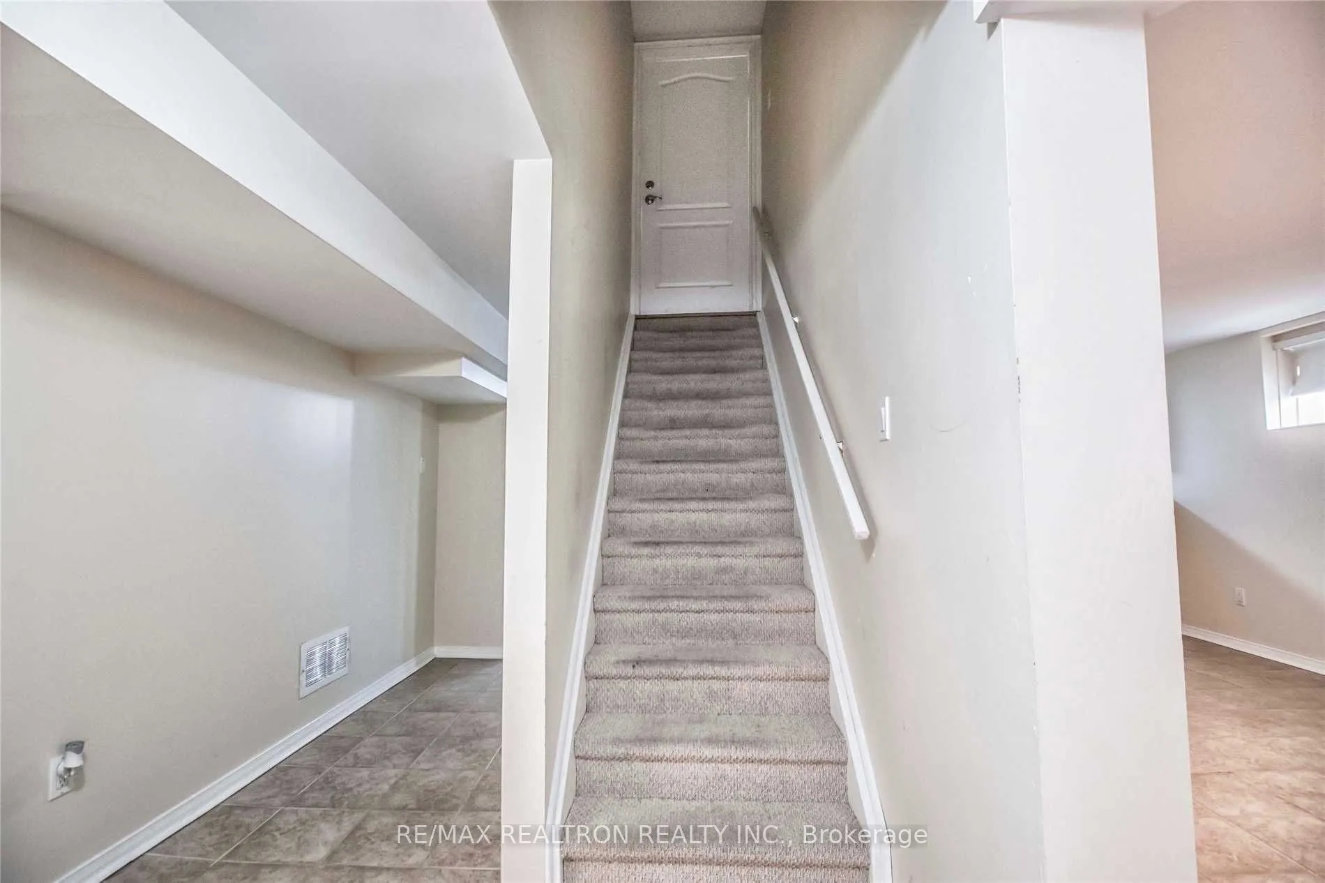 25 Model Avenue