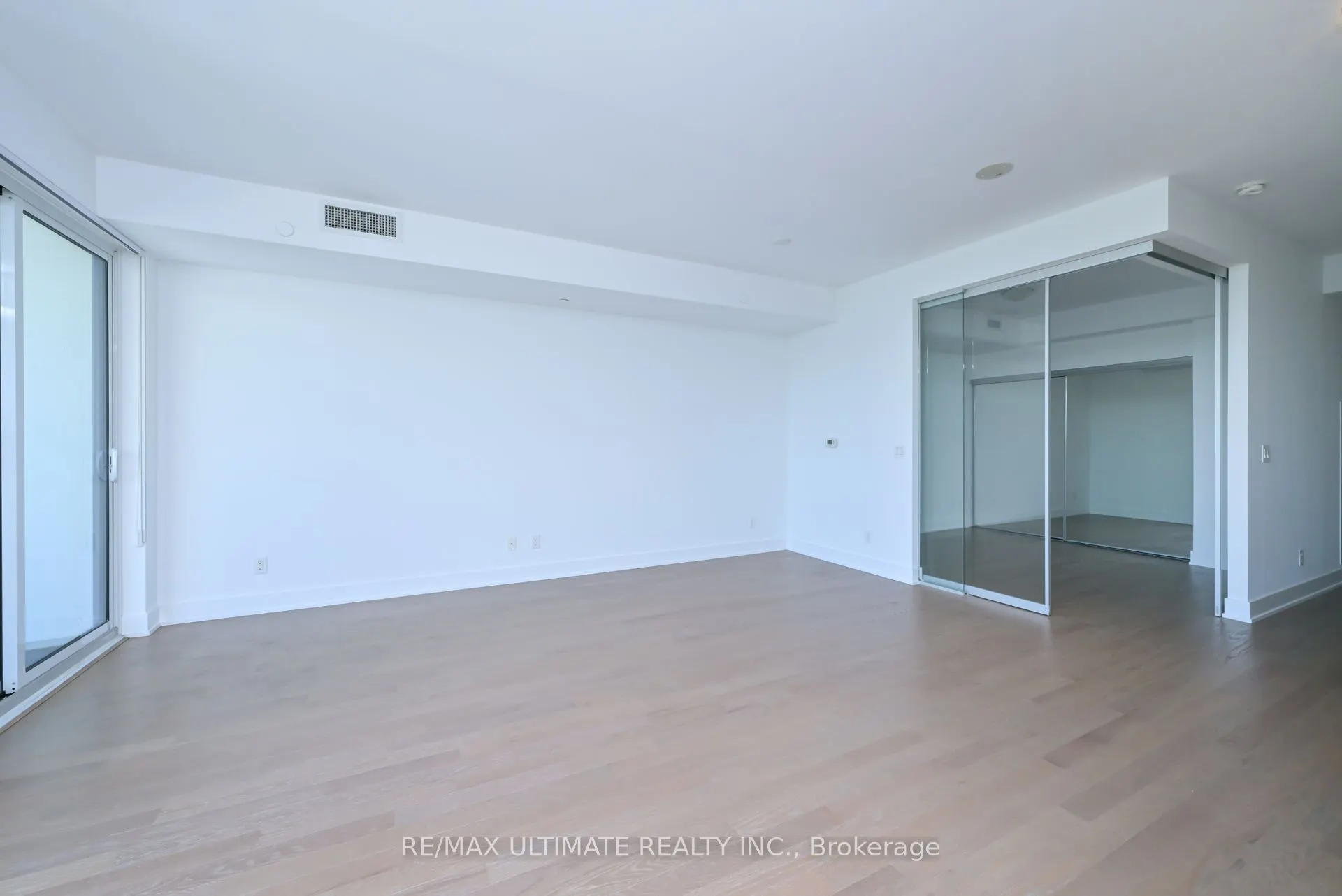 3018 Yonge Street, #806