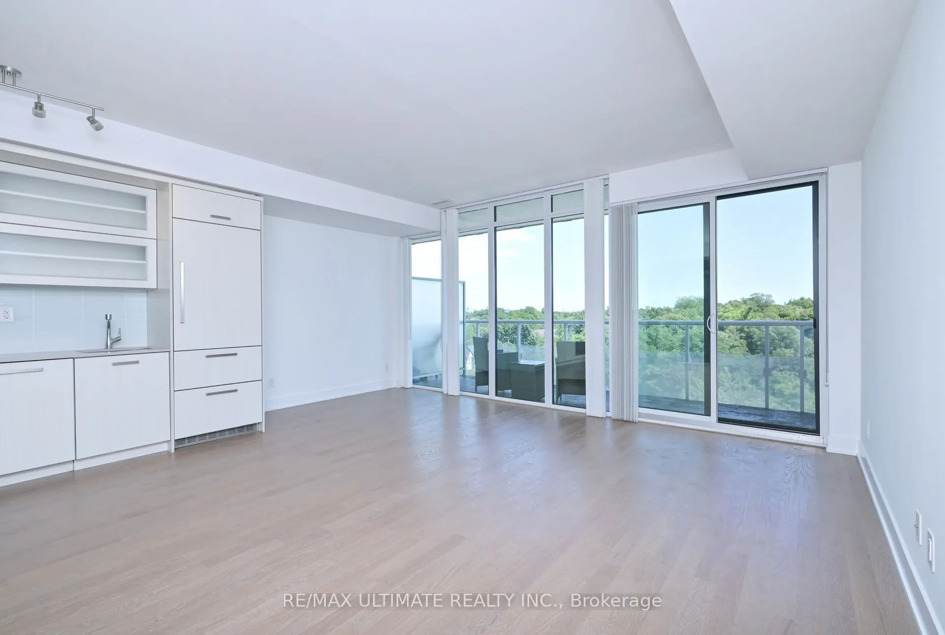 3018 Yonge Street, #806