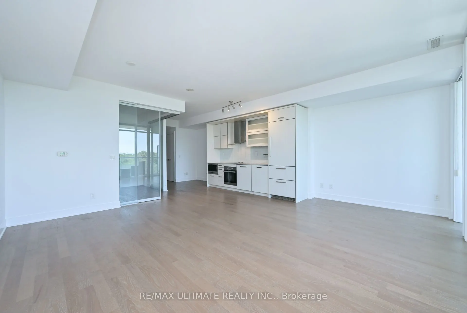 3018 Yonge Street, #806