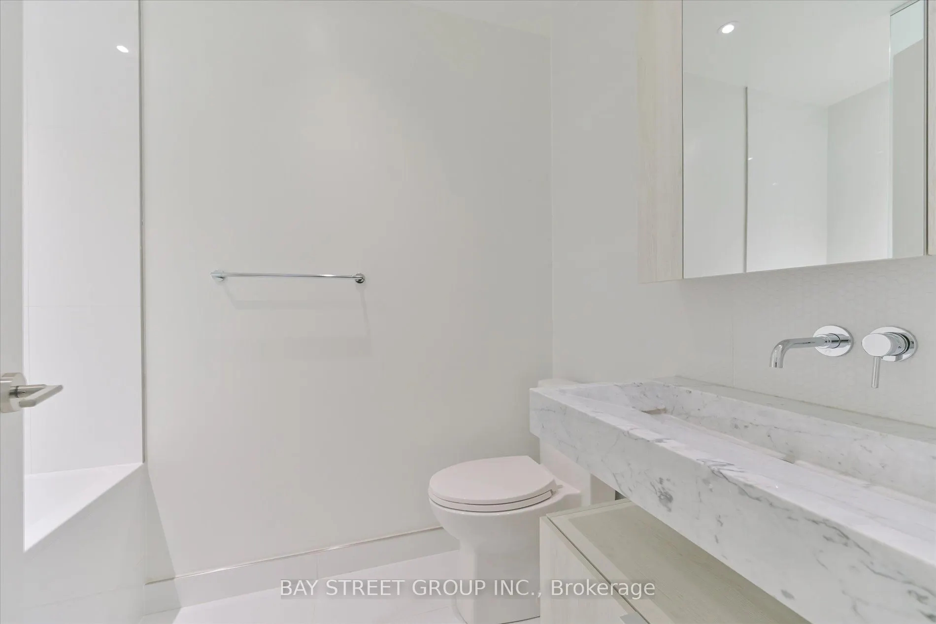 11 Yorkville Avenue, #1712