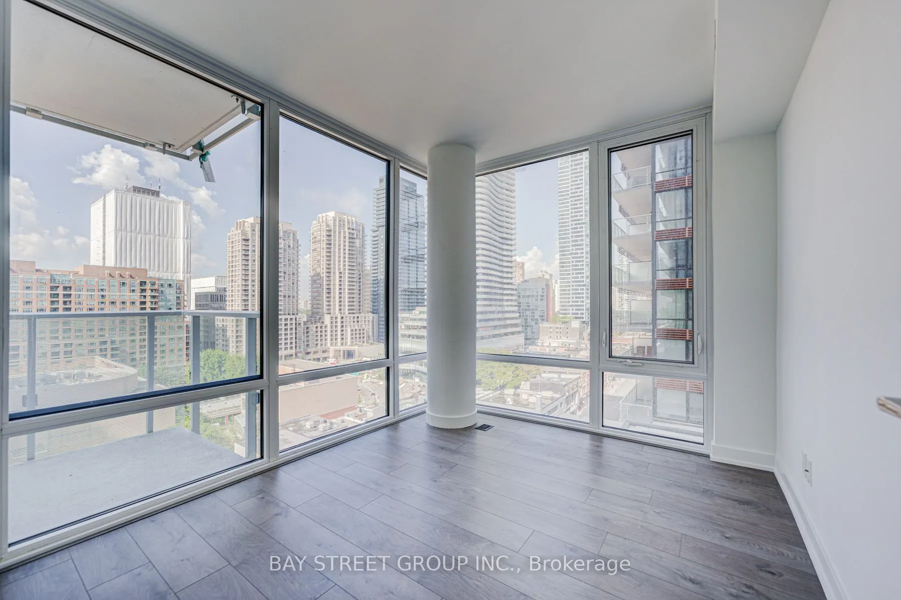 501 Yonge Street, #902