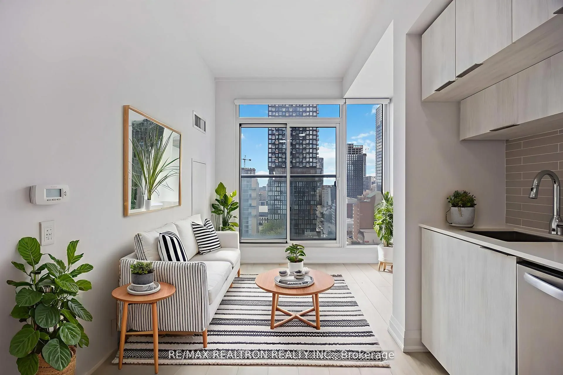 181 Dundas Street E, #1207