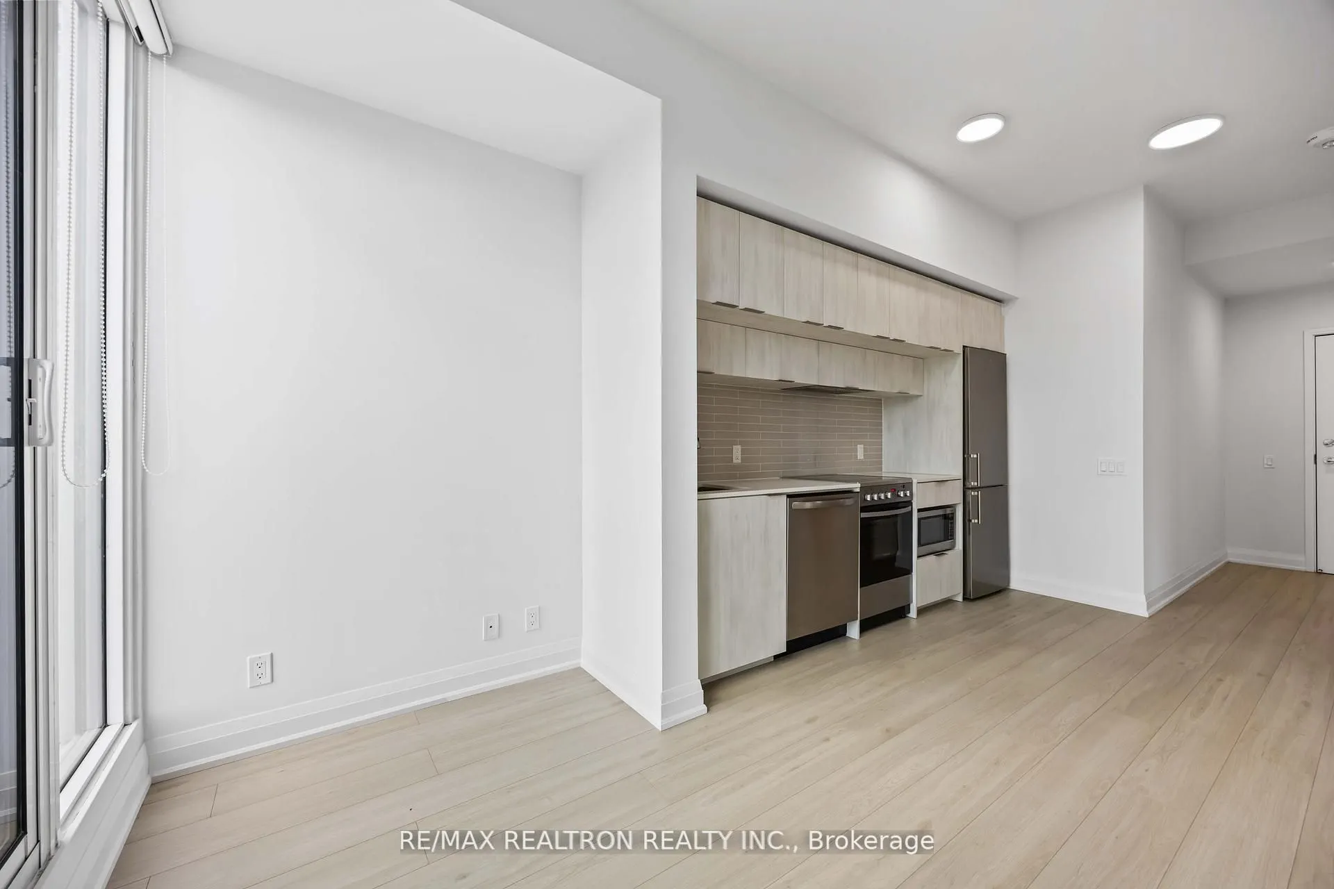 181 Dundas Street E, #1207