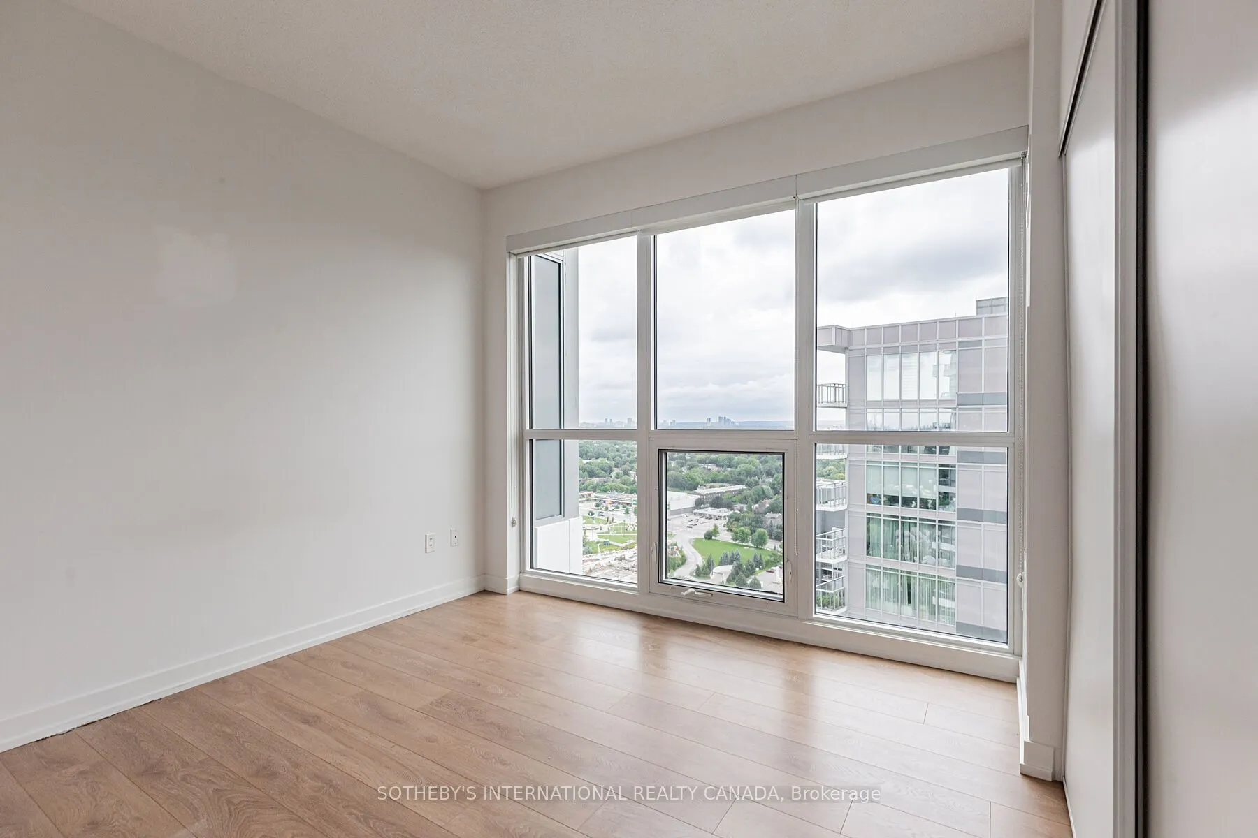 117 McMahon Drive, #3109