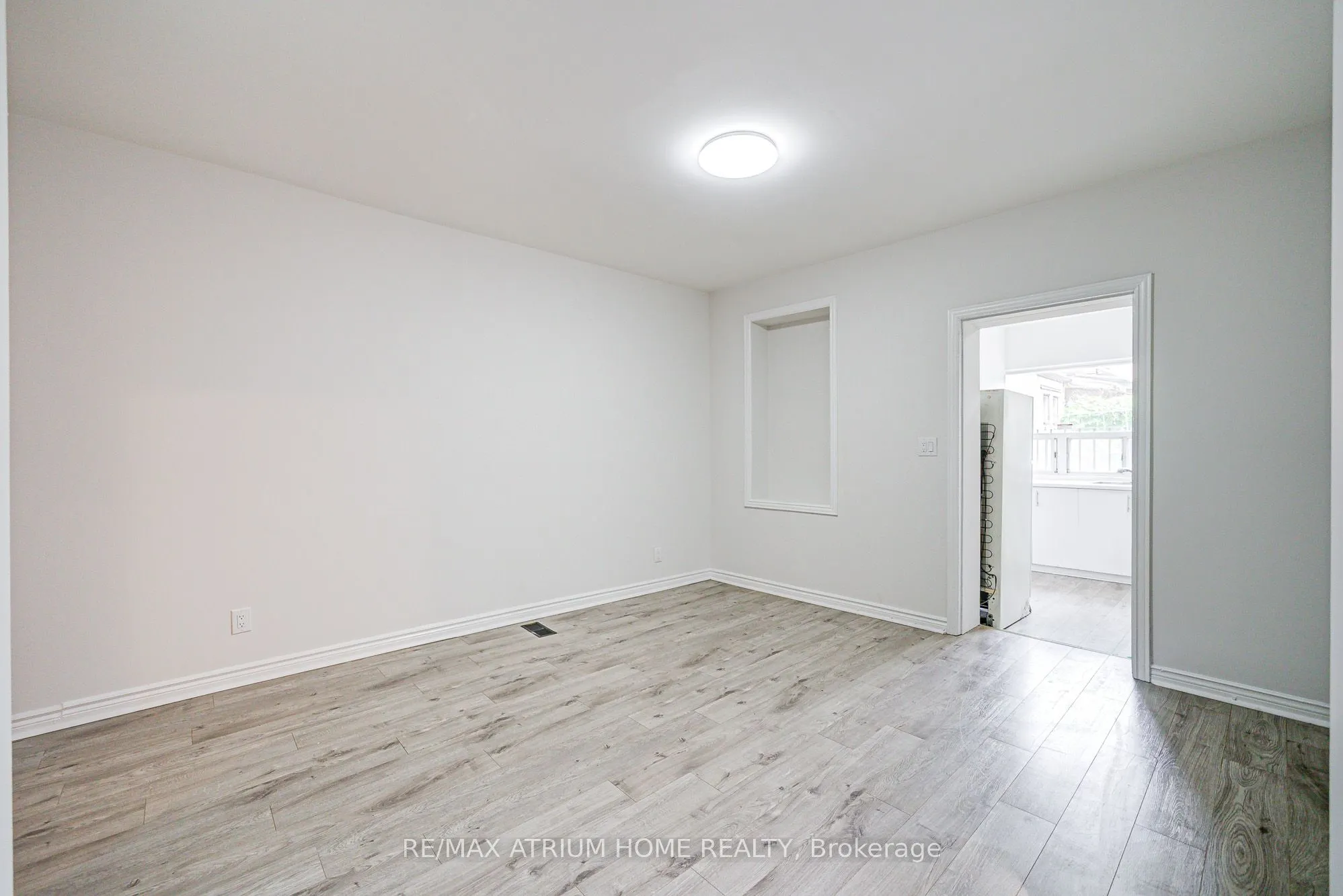 1000 Dundas Street W