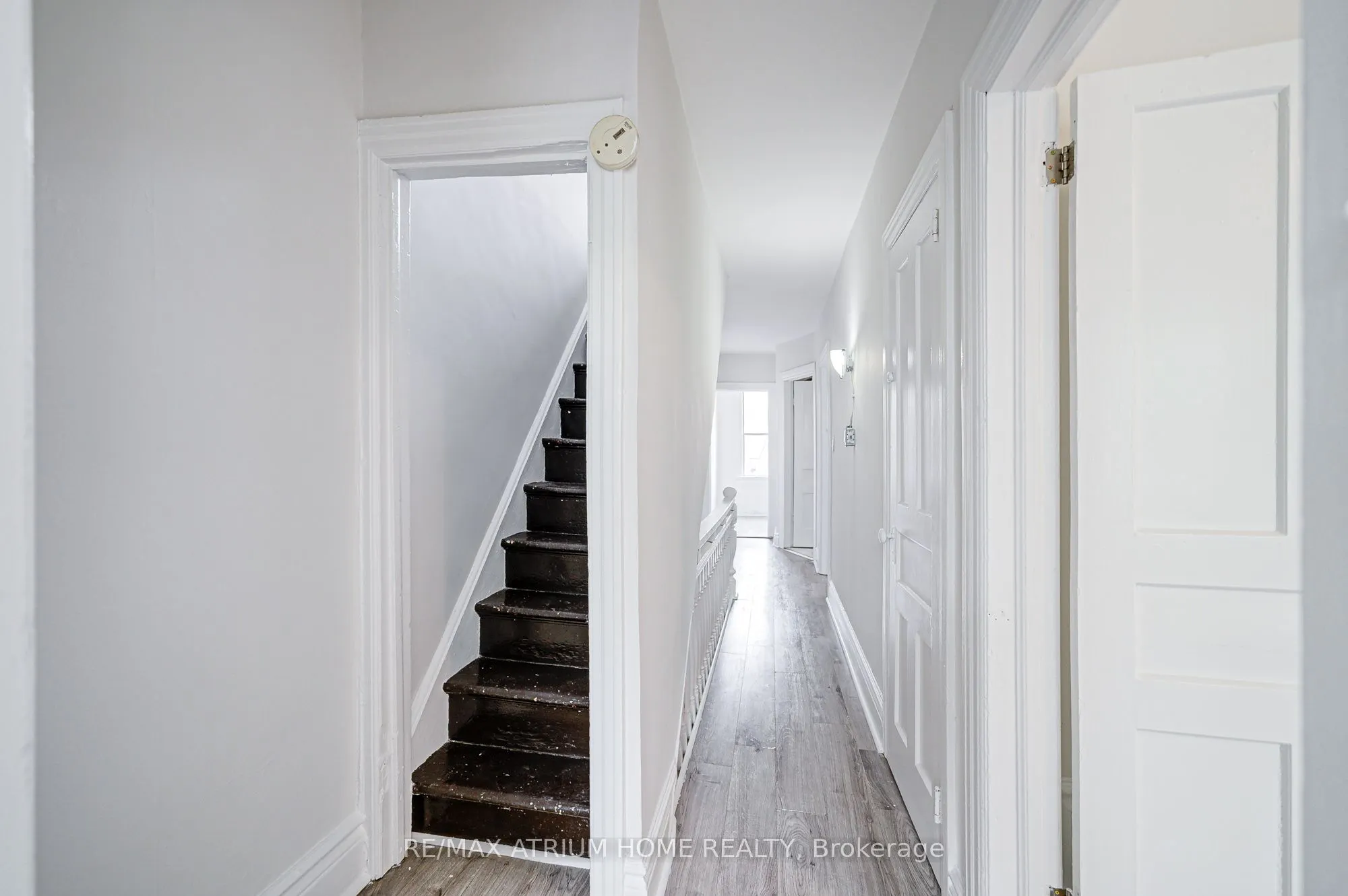 1000 Dundas Street W
