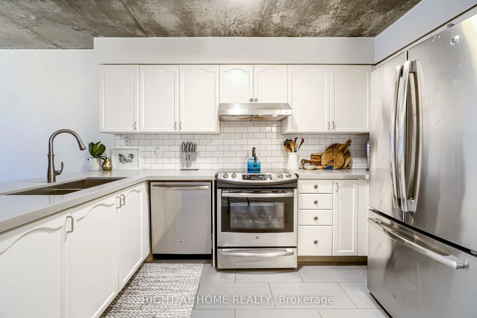 1029 King Street W, #215