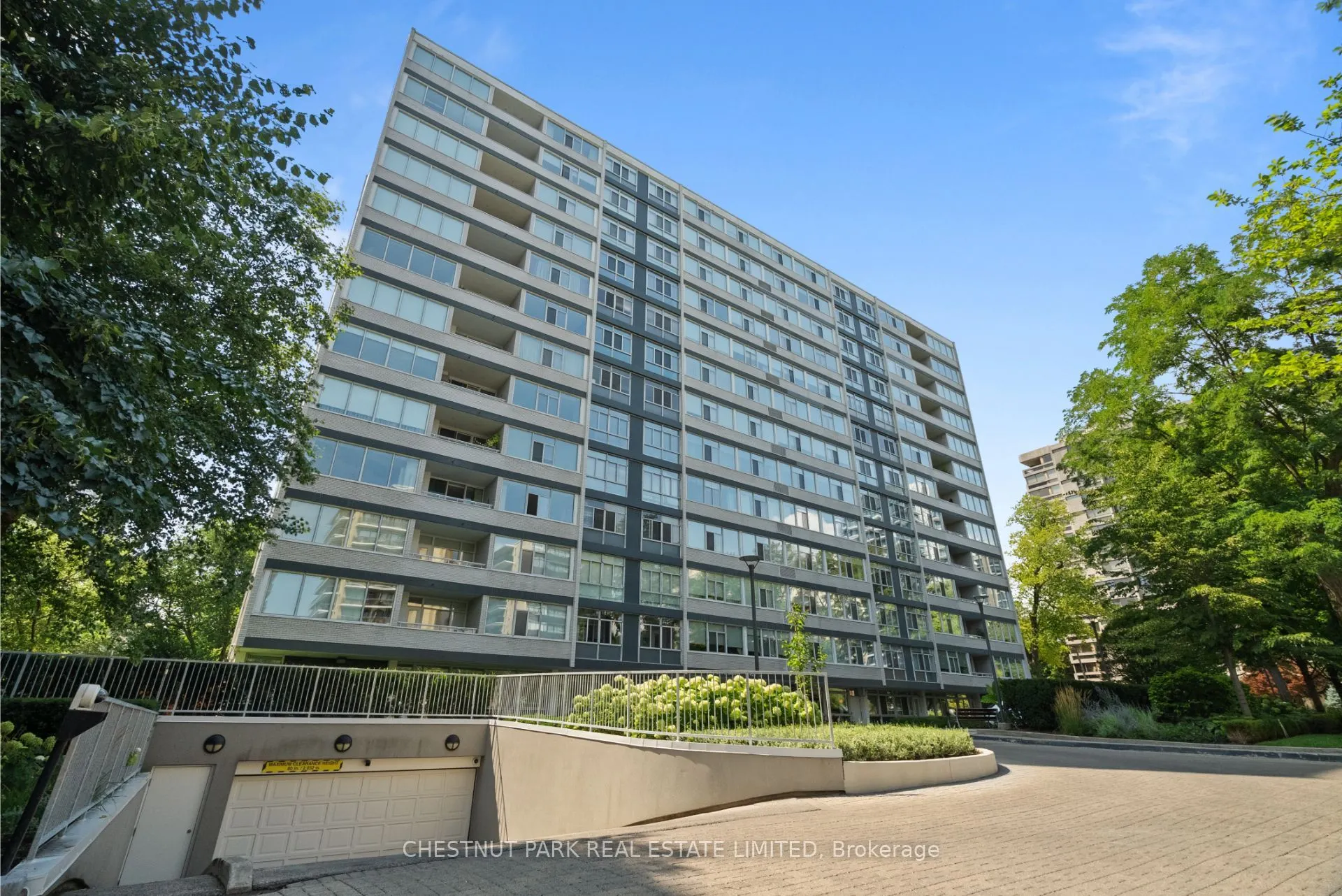 500 Avenue Road, #602