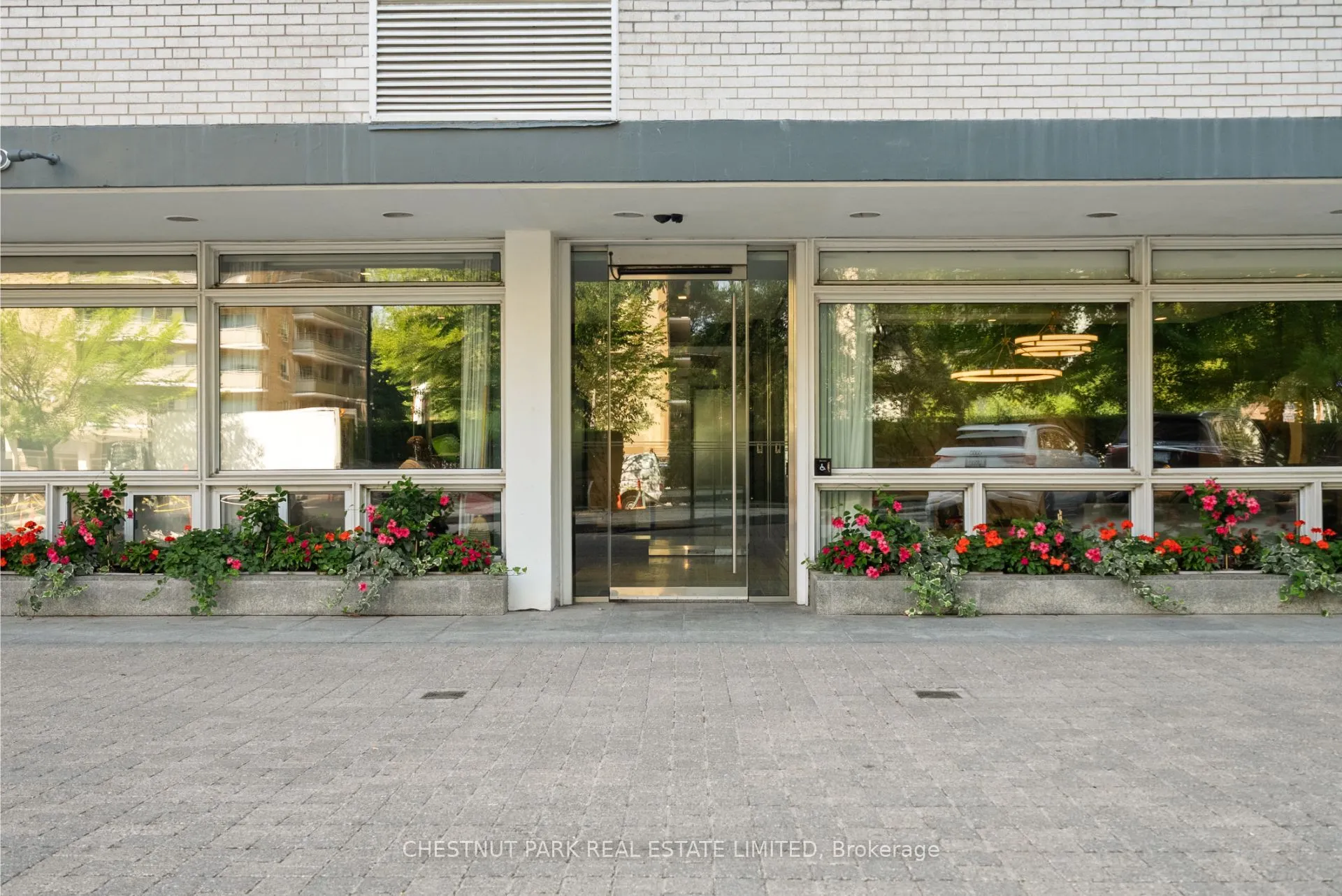 500 Avenue Road, #602