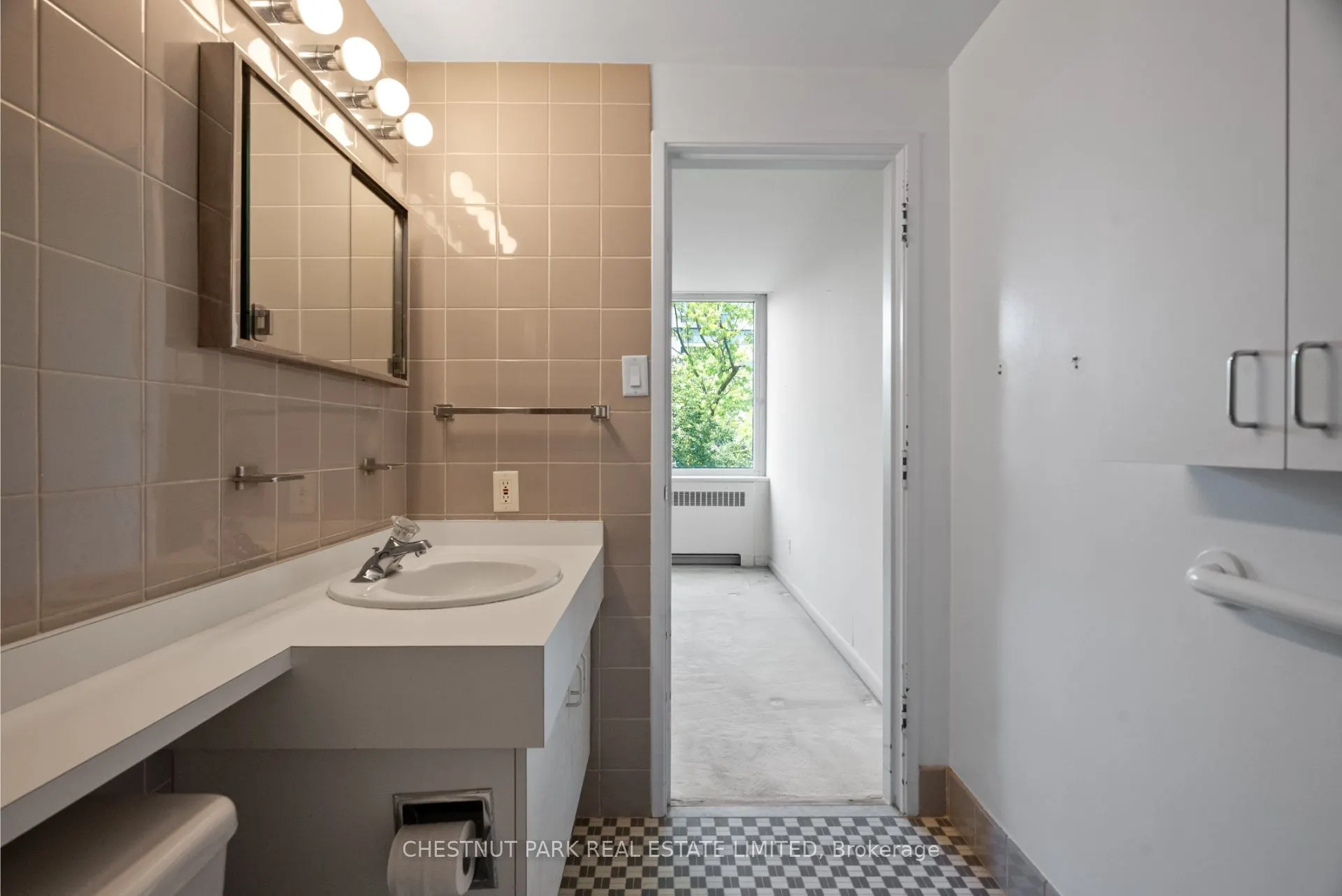 500 Avenue Road, #602