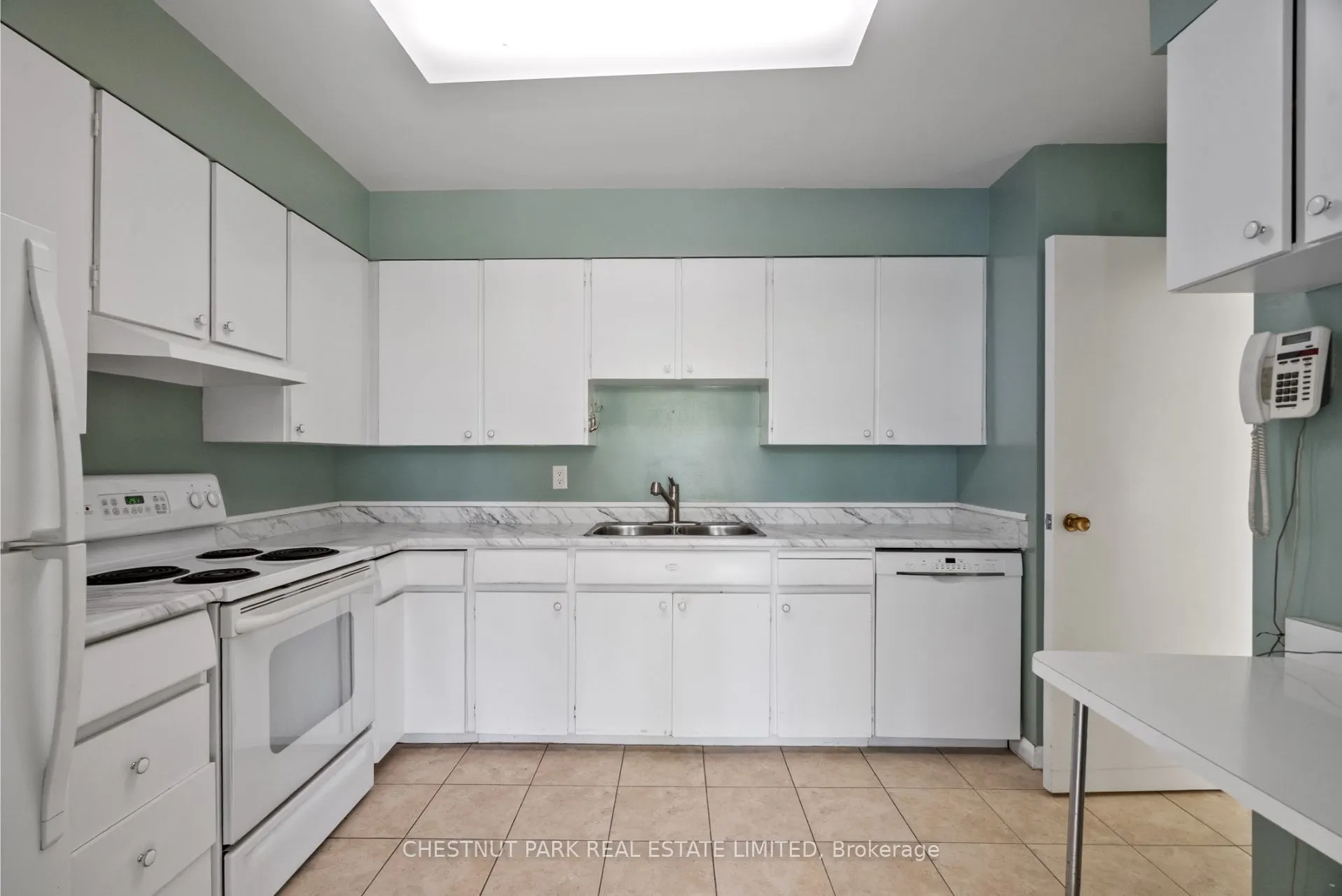 500 Avenue Road, #602