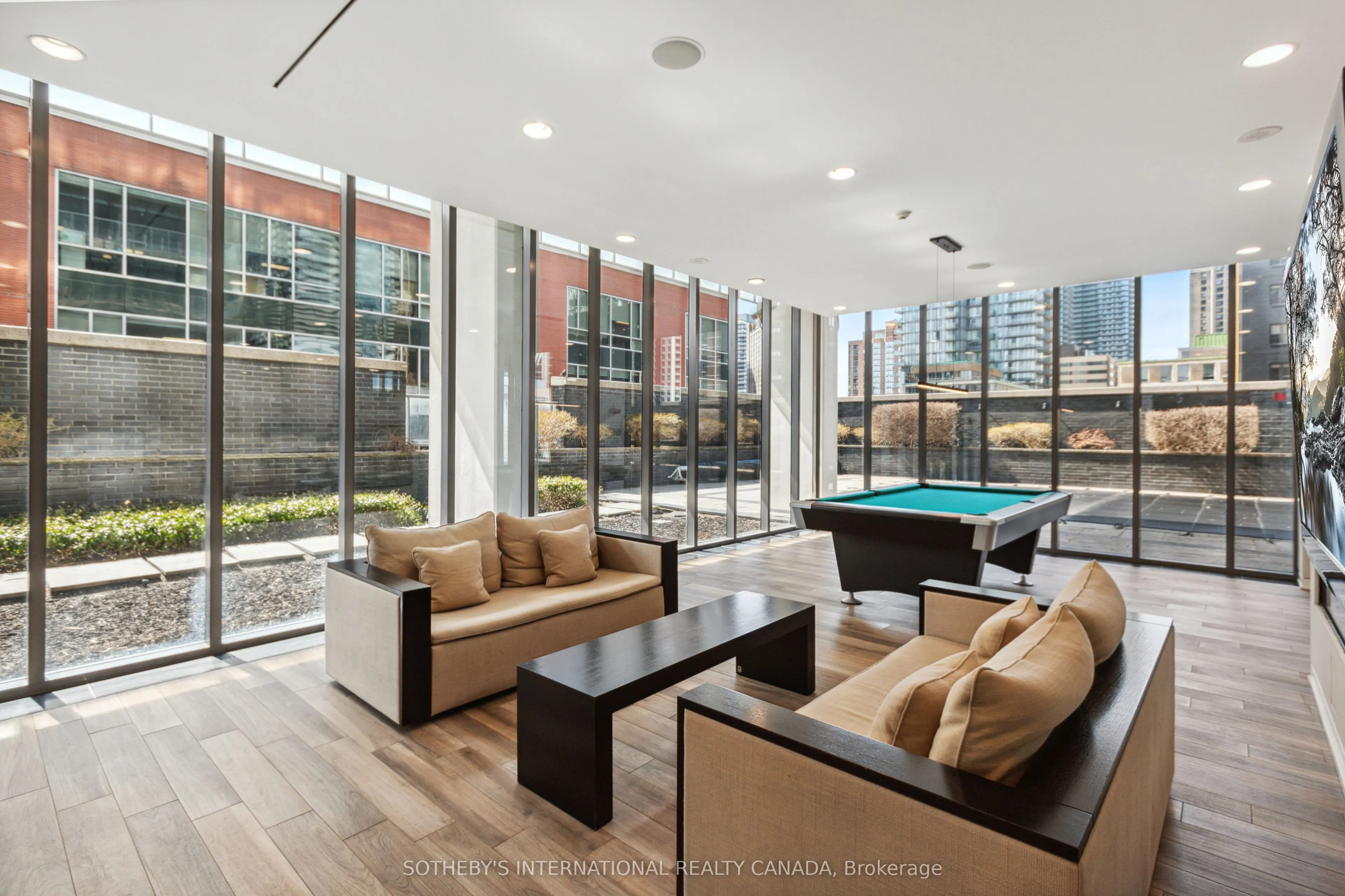 33 Charles Street E, #1605