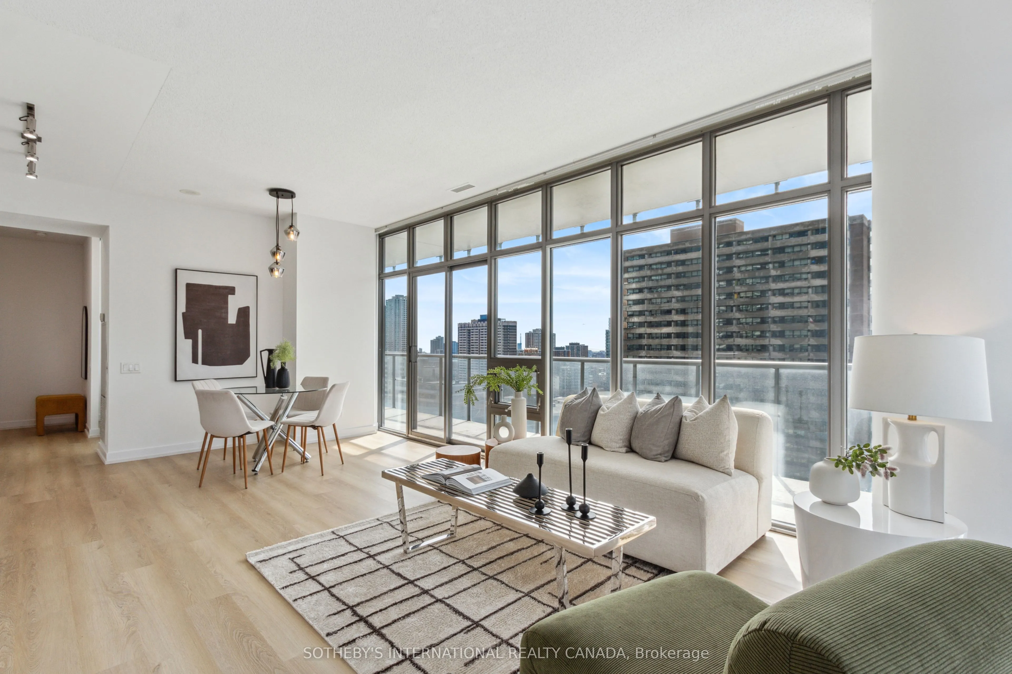 33 Charles Street E, #1605