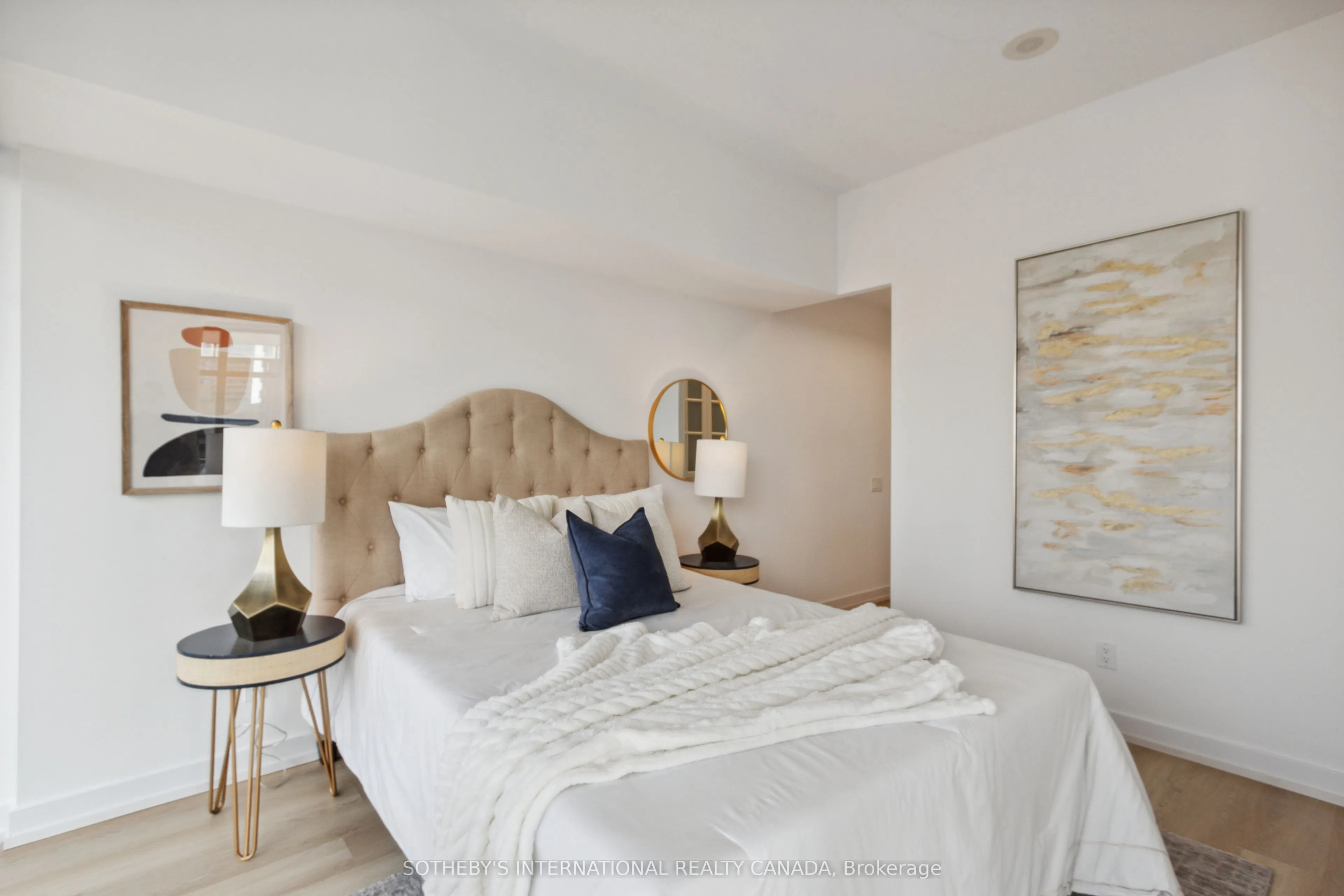 33 Charles Street E, #1605