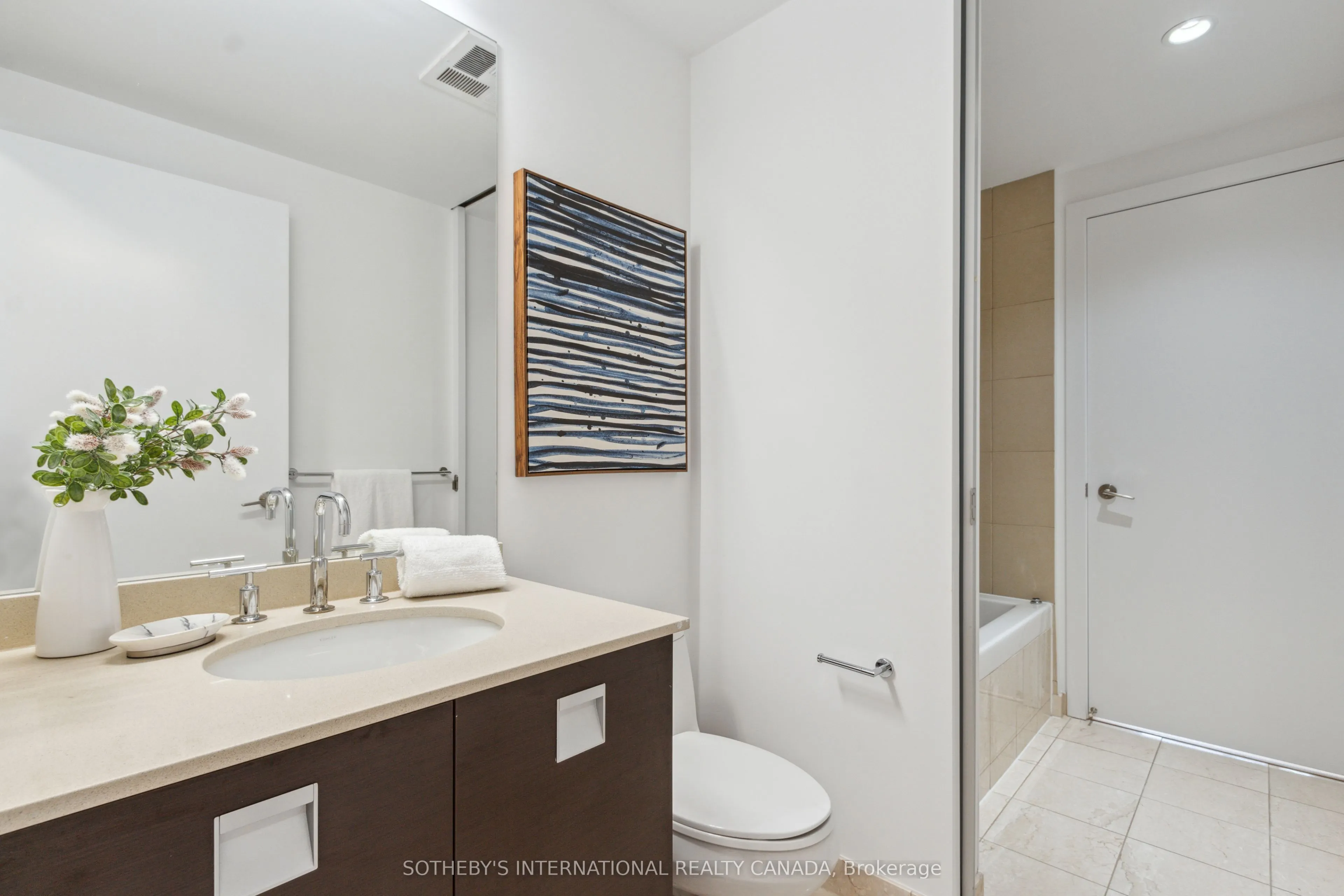33 Charles Street E, #1605