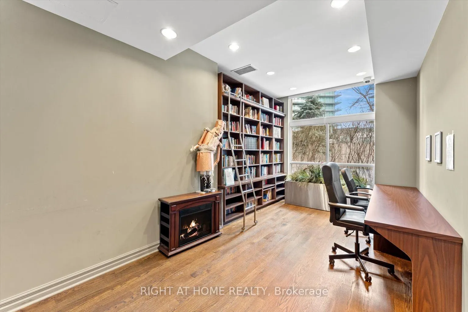 23 Lorraine Drive, #308