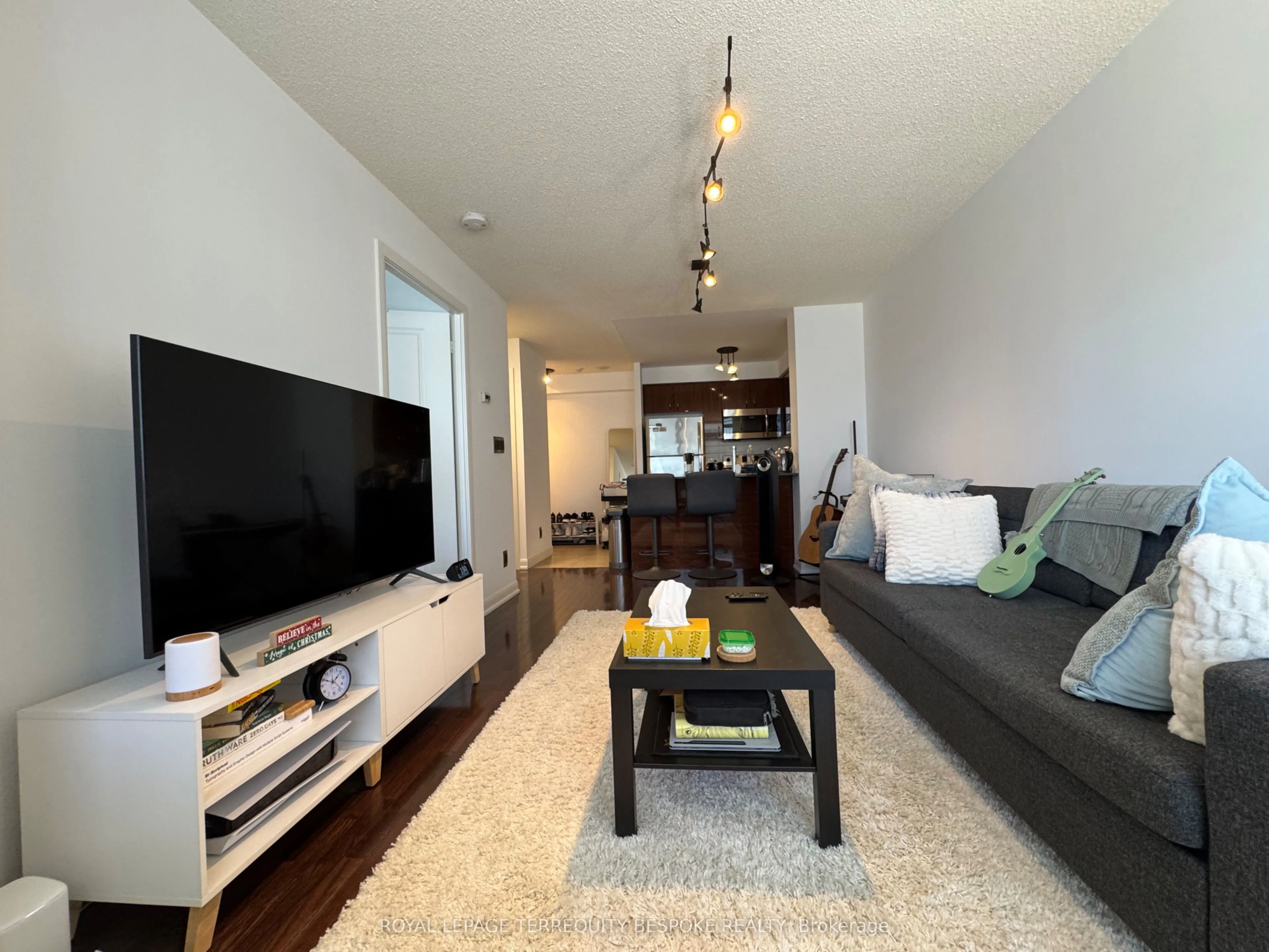 5791 Yonge Street, #801