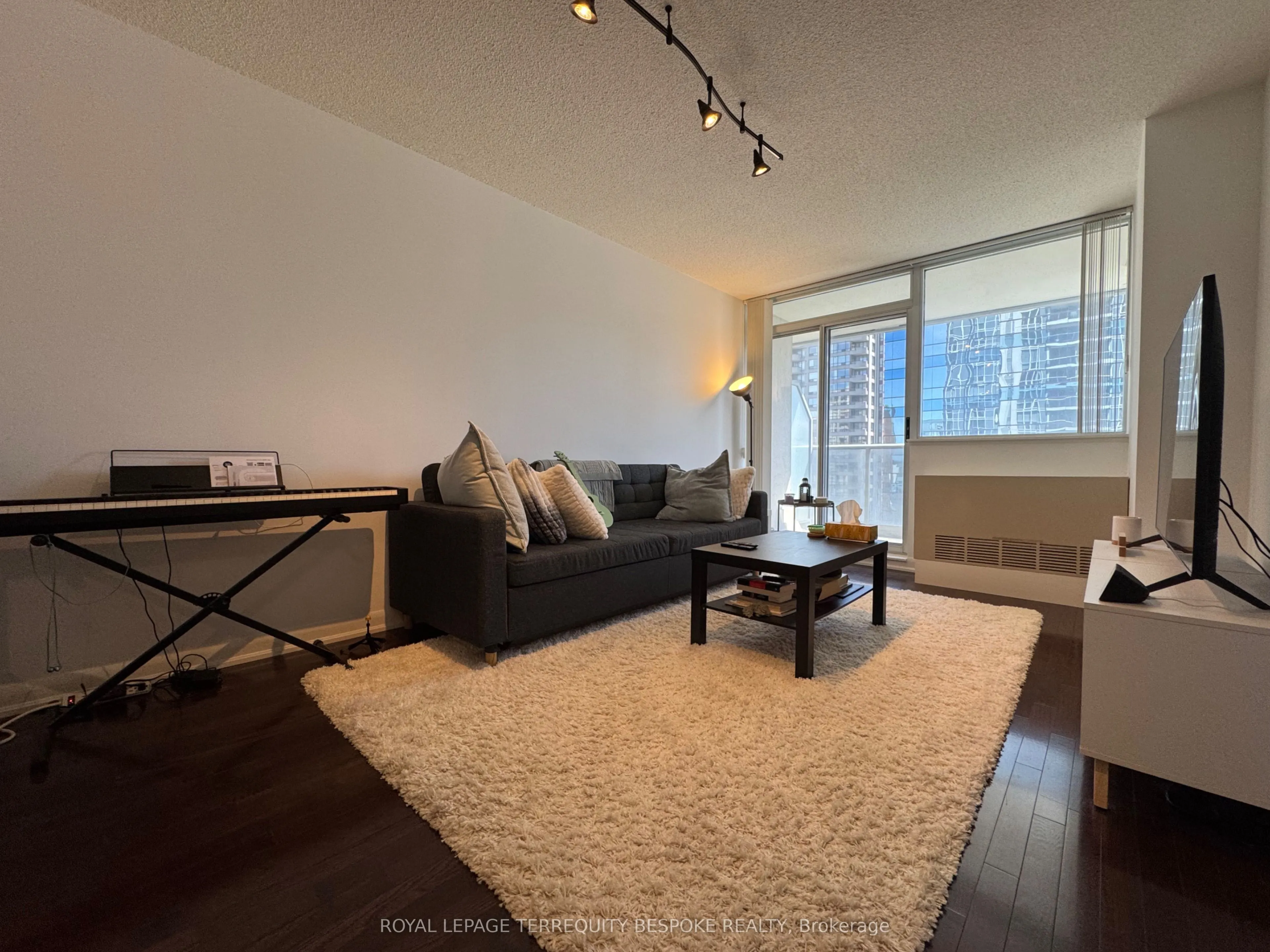 5791 Yonge Street, #801