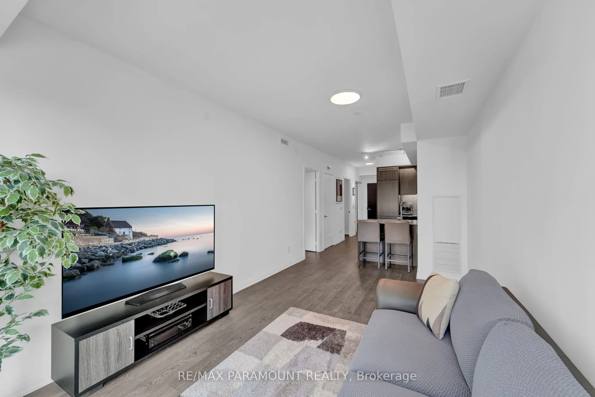 101 Erskine Avenue, #418