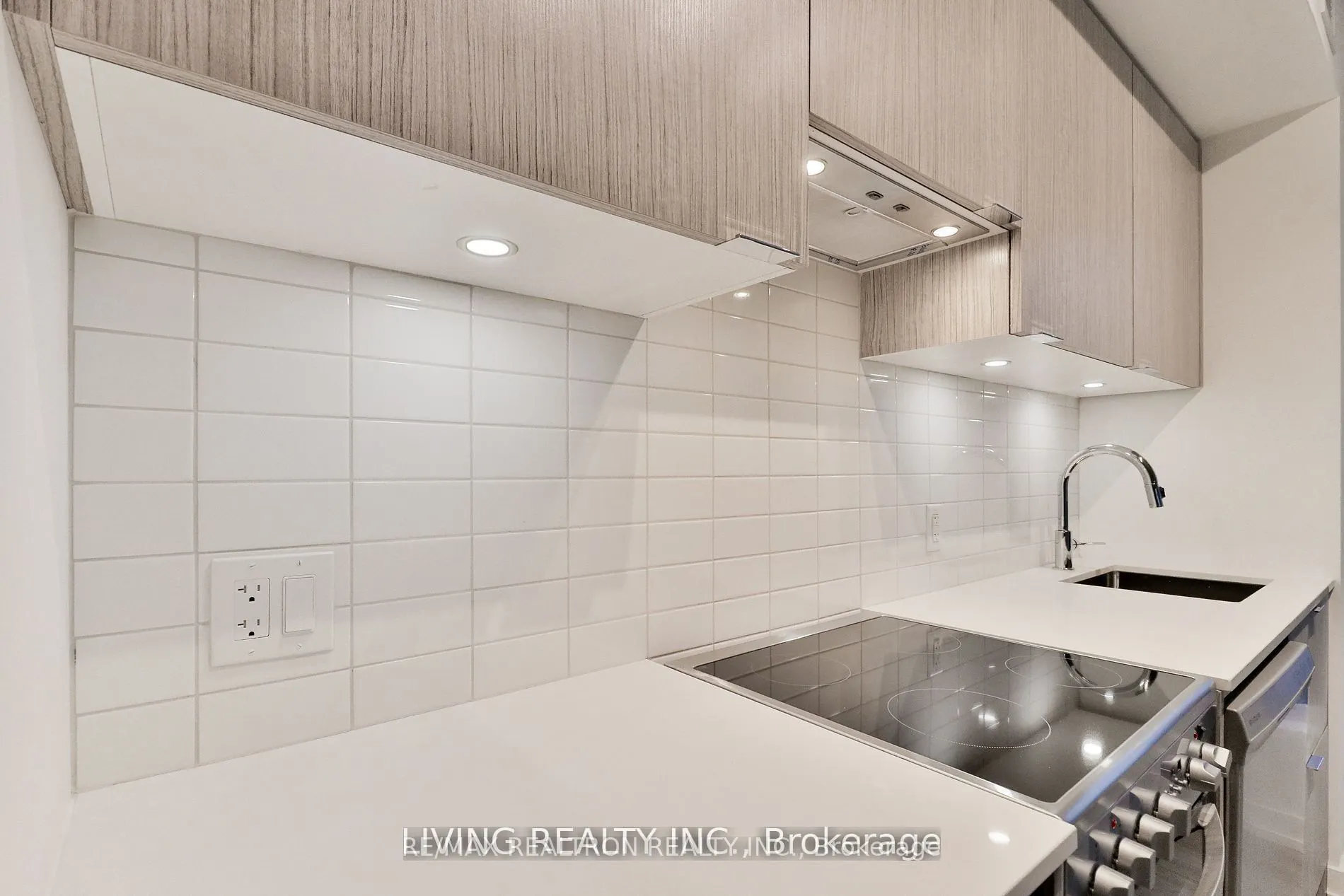 395 Bloor Street E, #1611