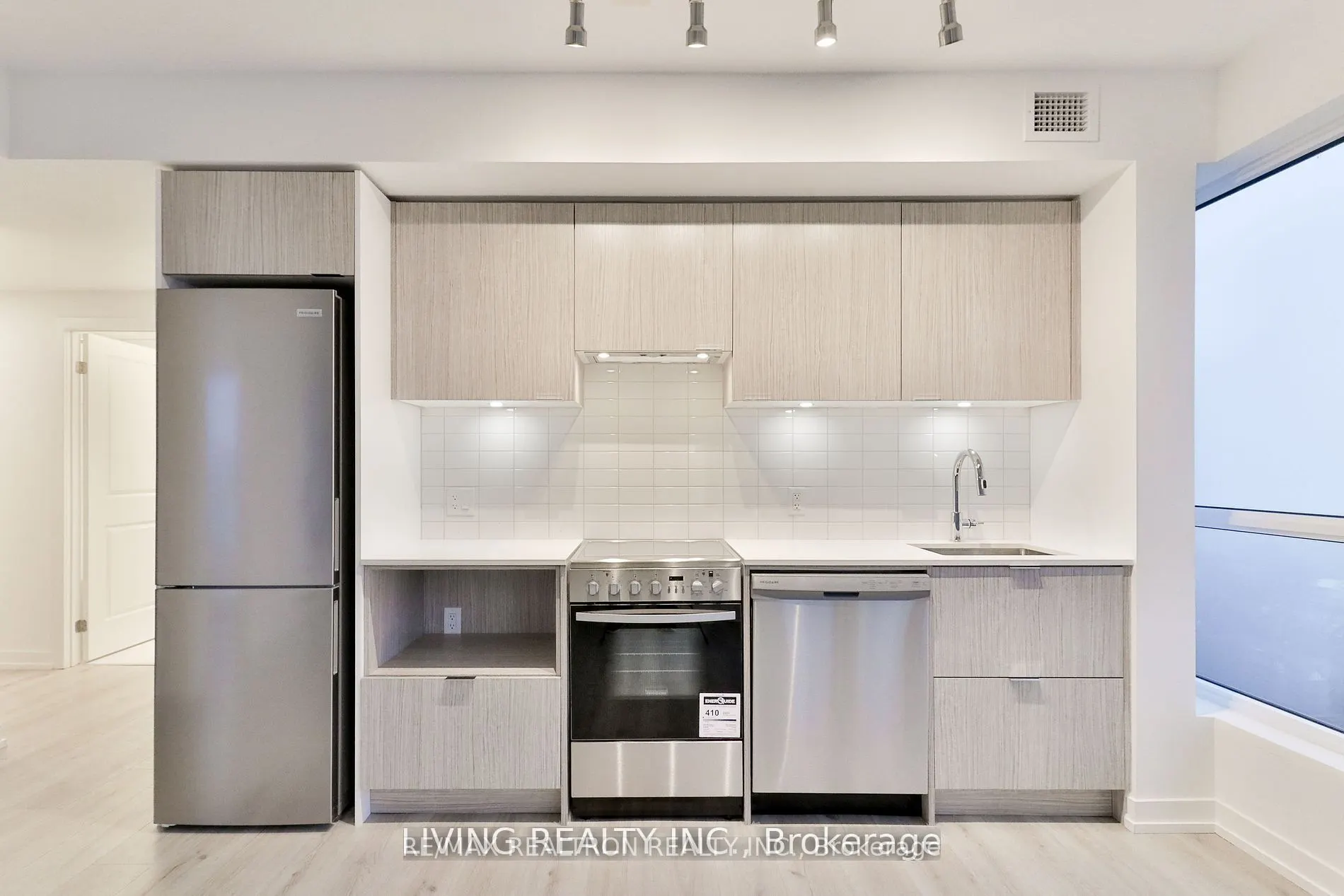 395 Bloor Street E, #1611