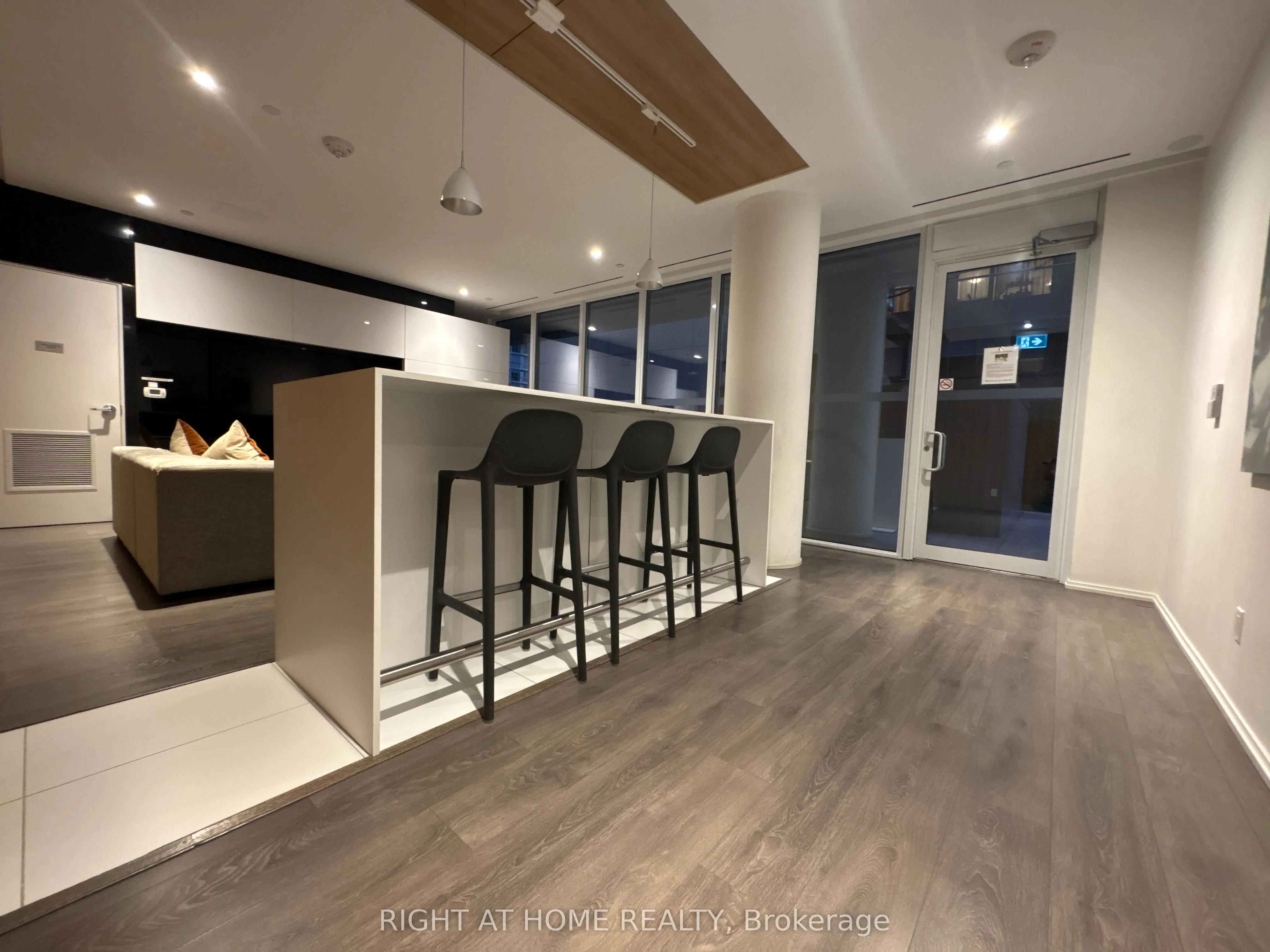 68 Shuter Street, #503