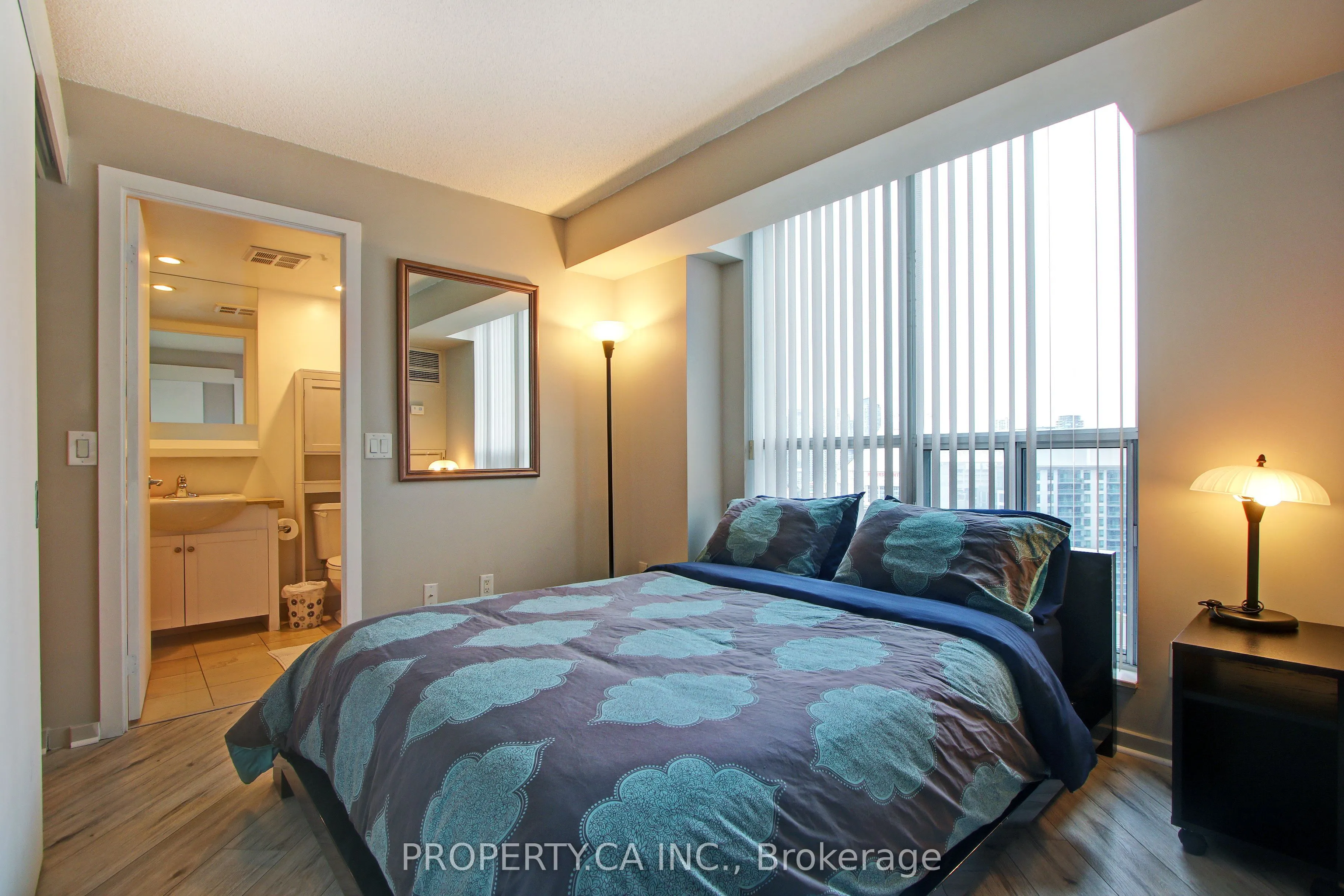 8 York Street, #1902