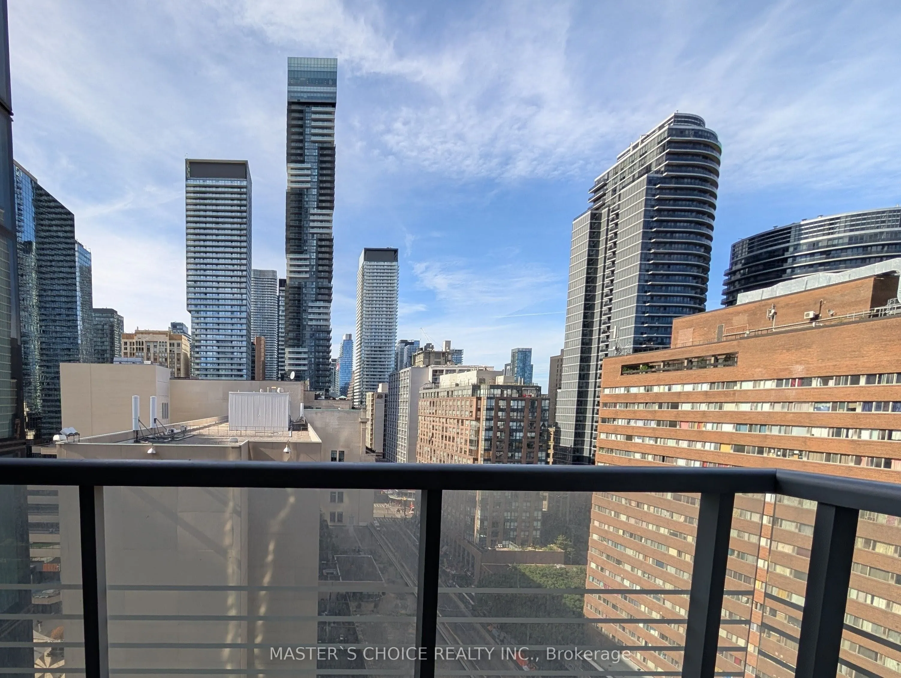386 Yonge Street, #1401