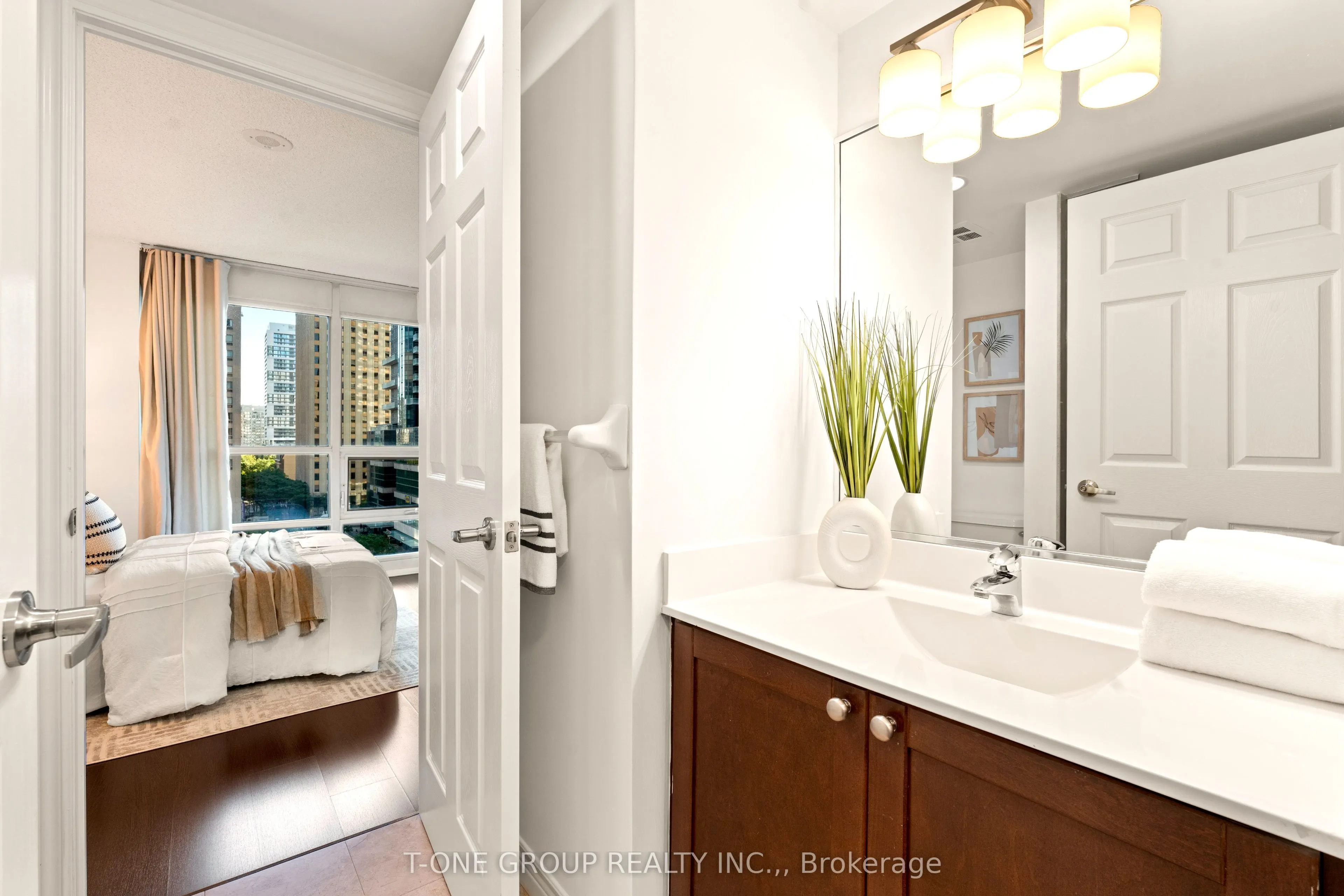 761 Bay Street, #605