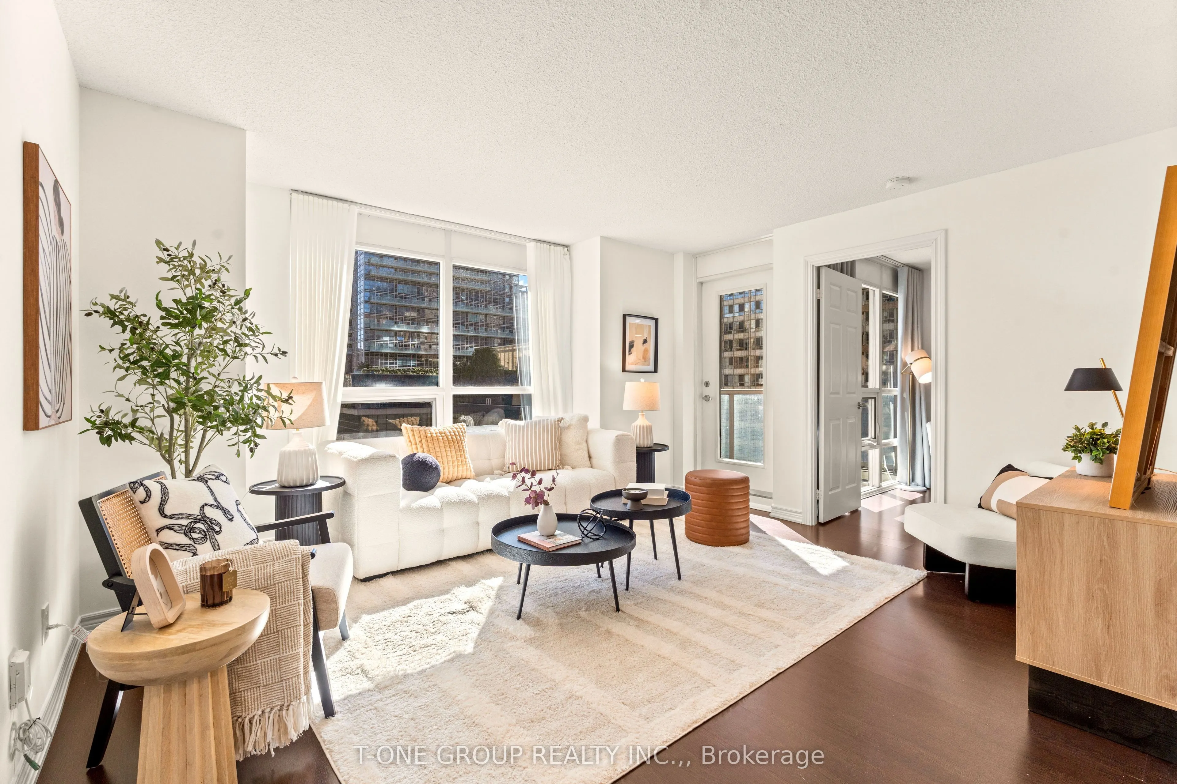 761 Bay Street, #605