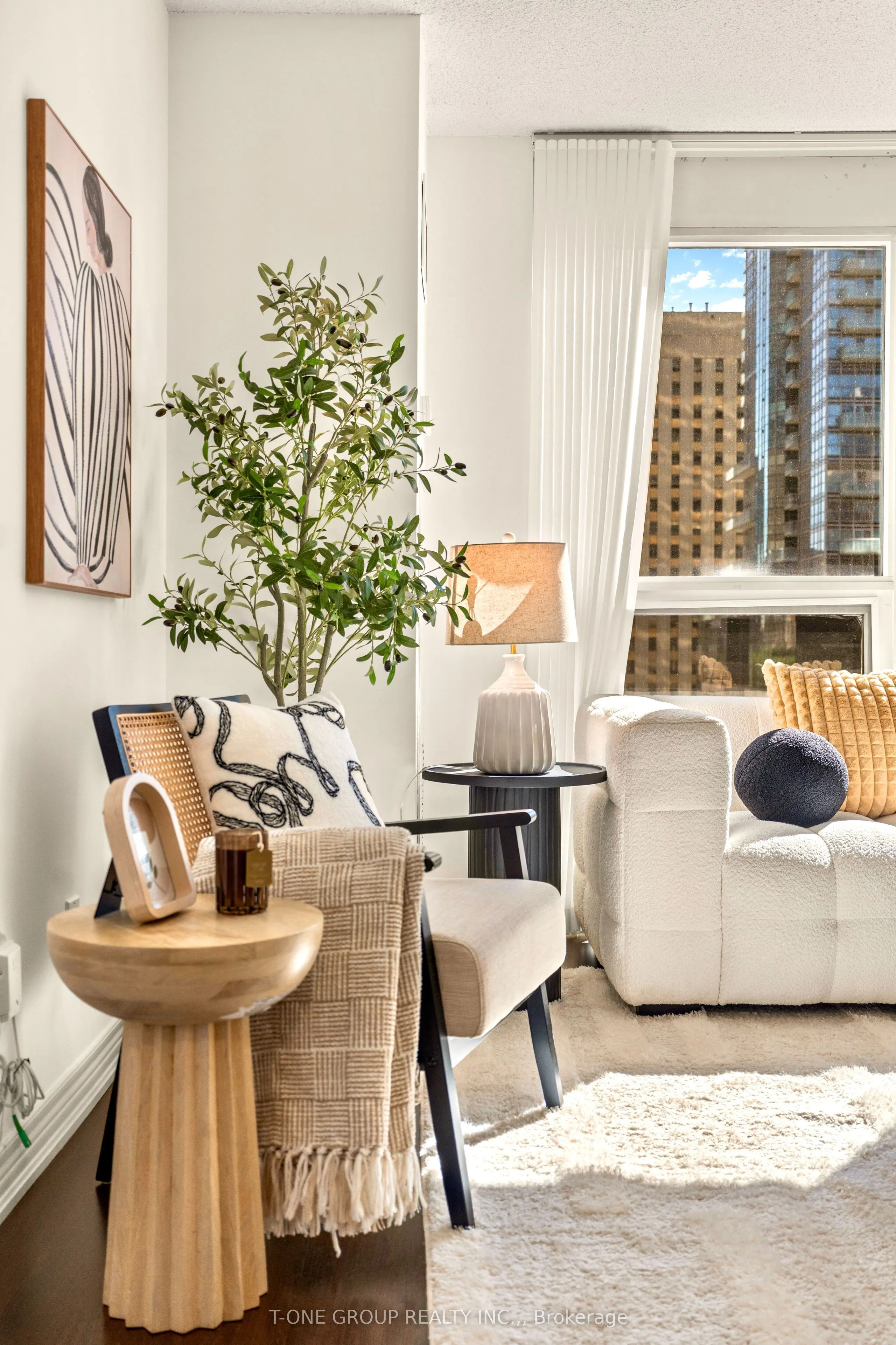 761 Bay Street, #605
