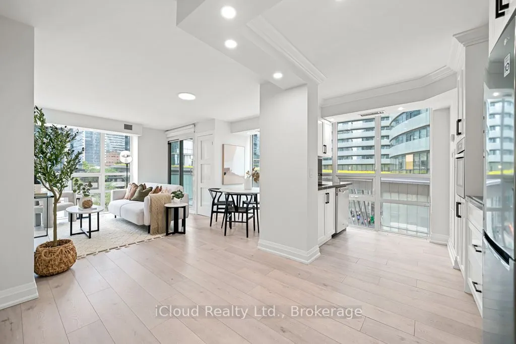 19 Grand Trunk Crescent, #506
