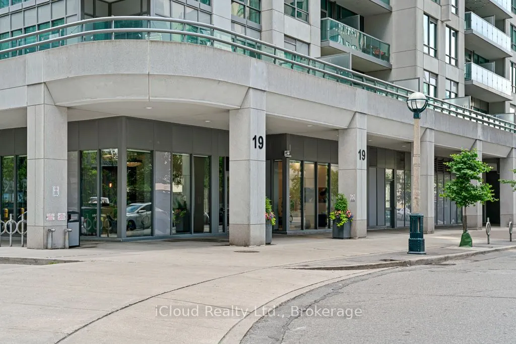 19 Grand Trunk Crescent, #506