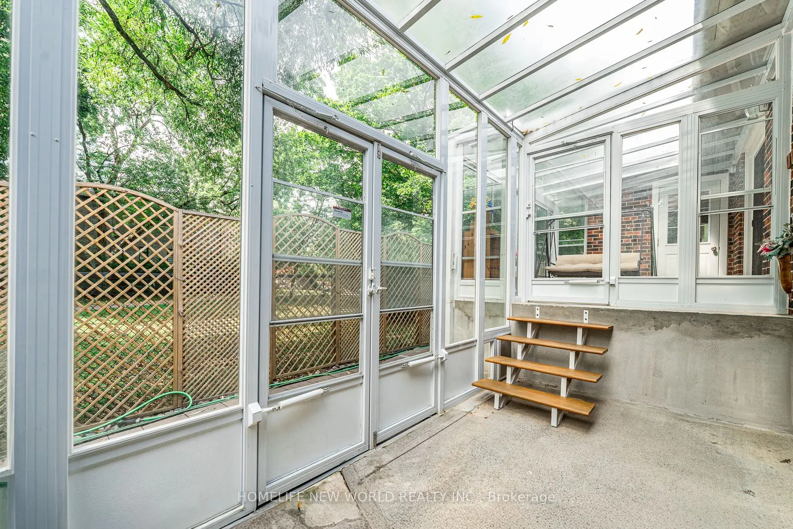 81 Hillcrest Avenue