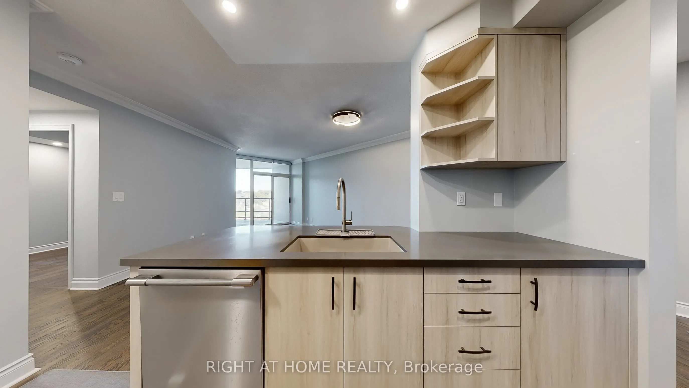 10 Delisle Avenue, #709