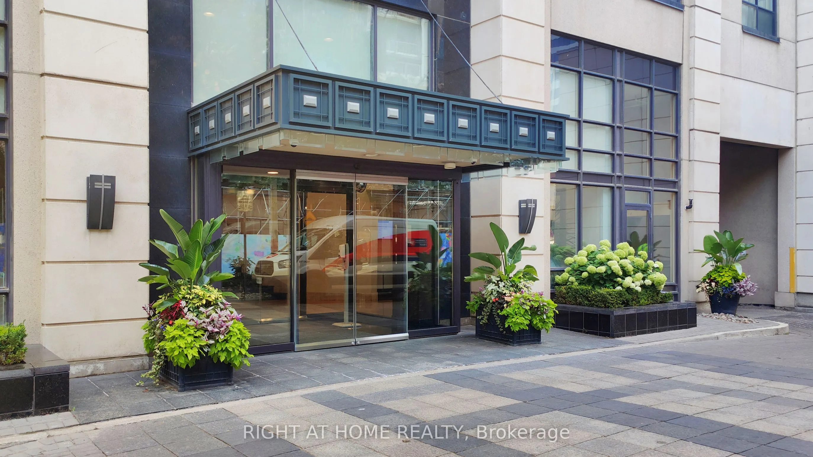 10 Delisle Avenue, #709