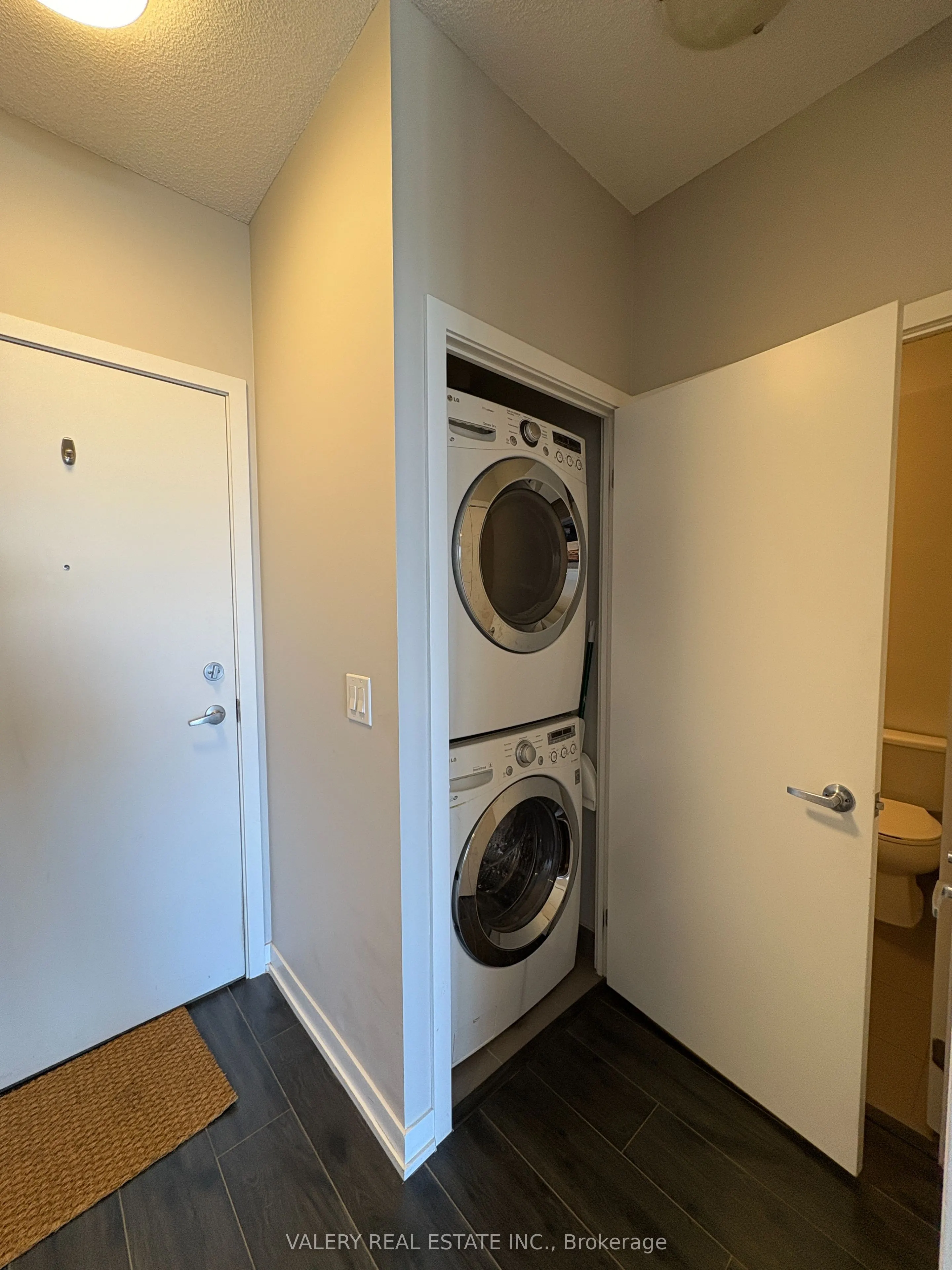 18 Rean Drive, #608