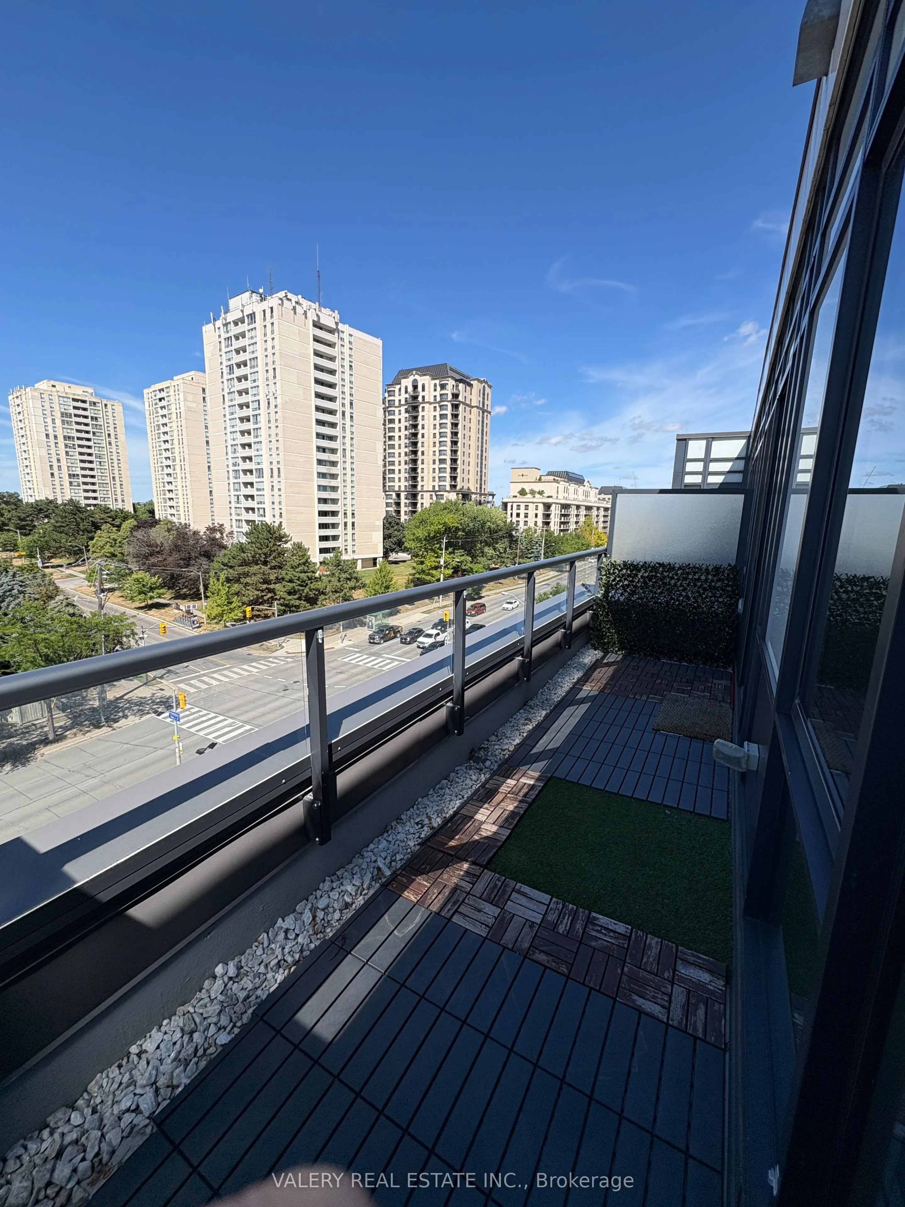 18 Rean Drive, #608