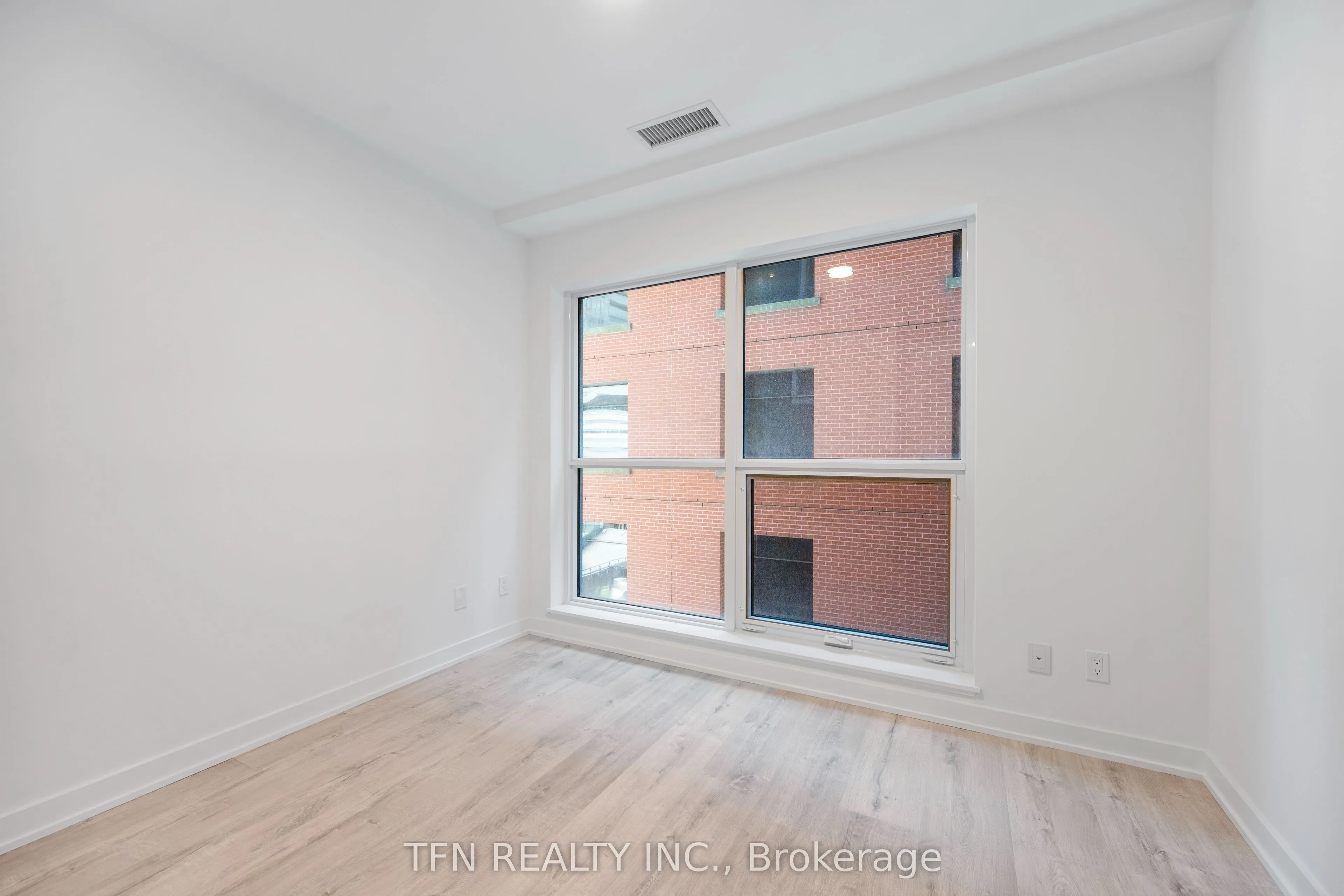 327 King Street W, #603
