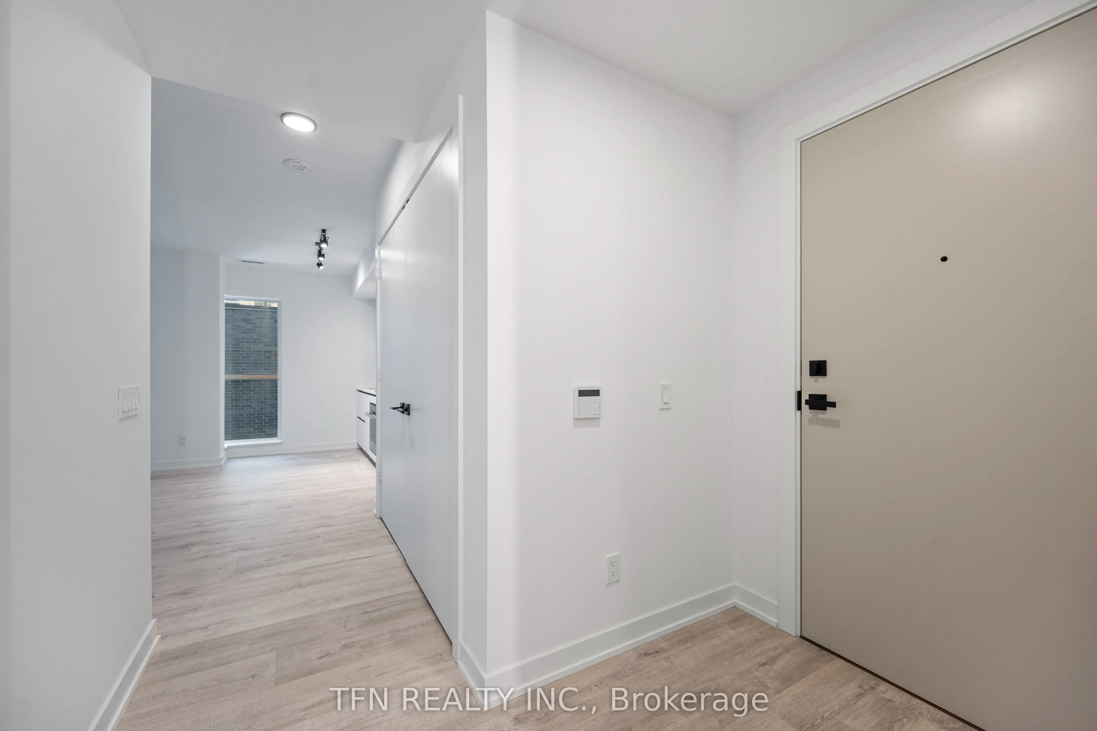 327 King Street W, #603