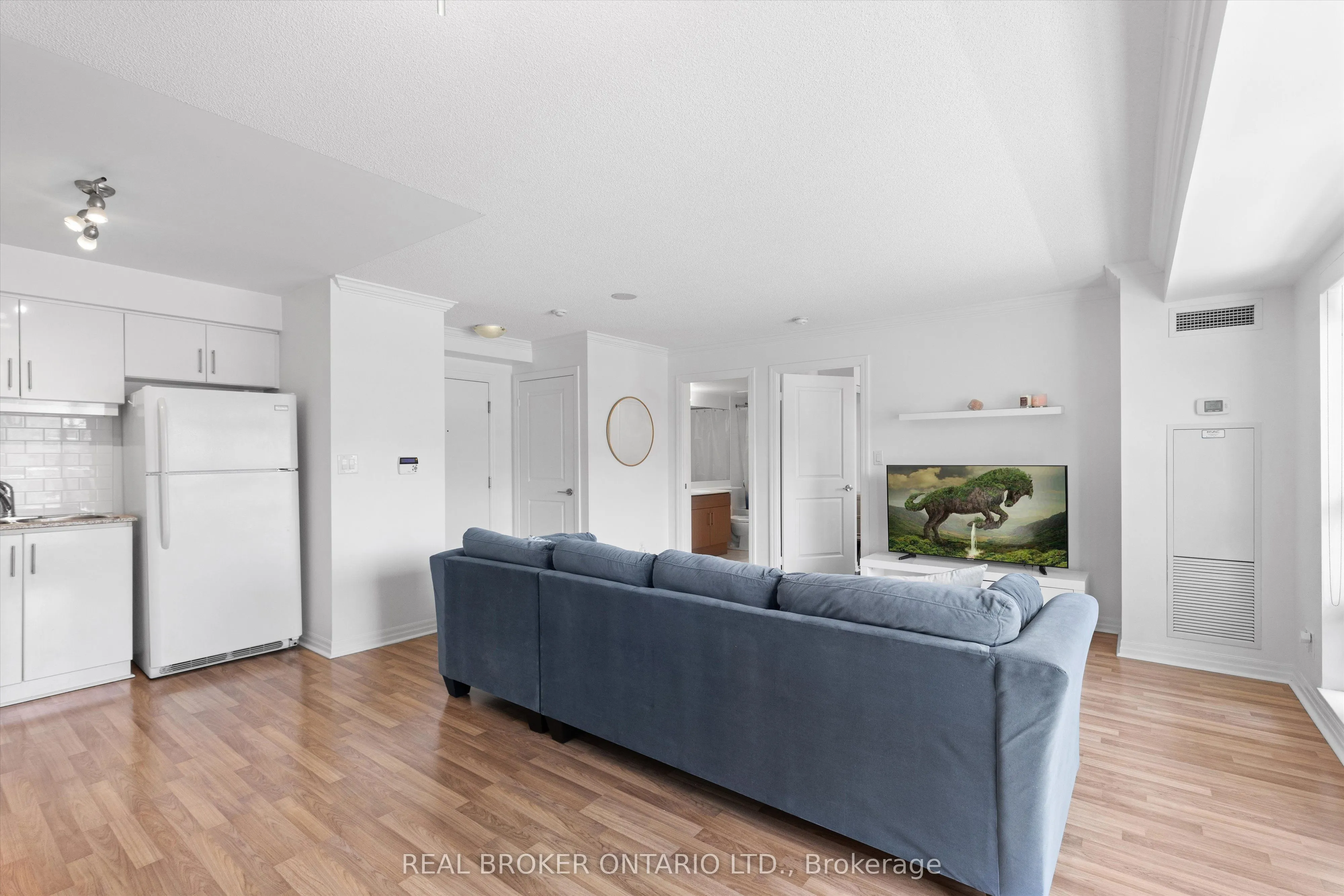 2035 Sheppard Avenue E, #216