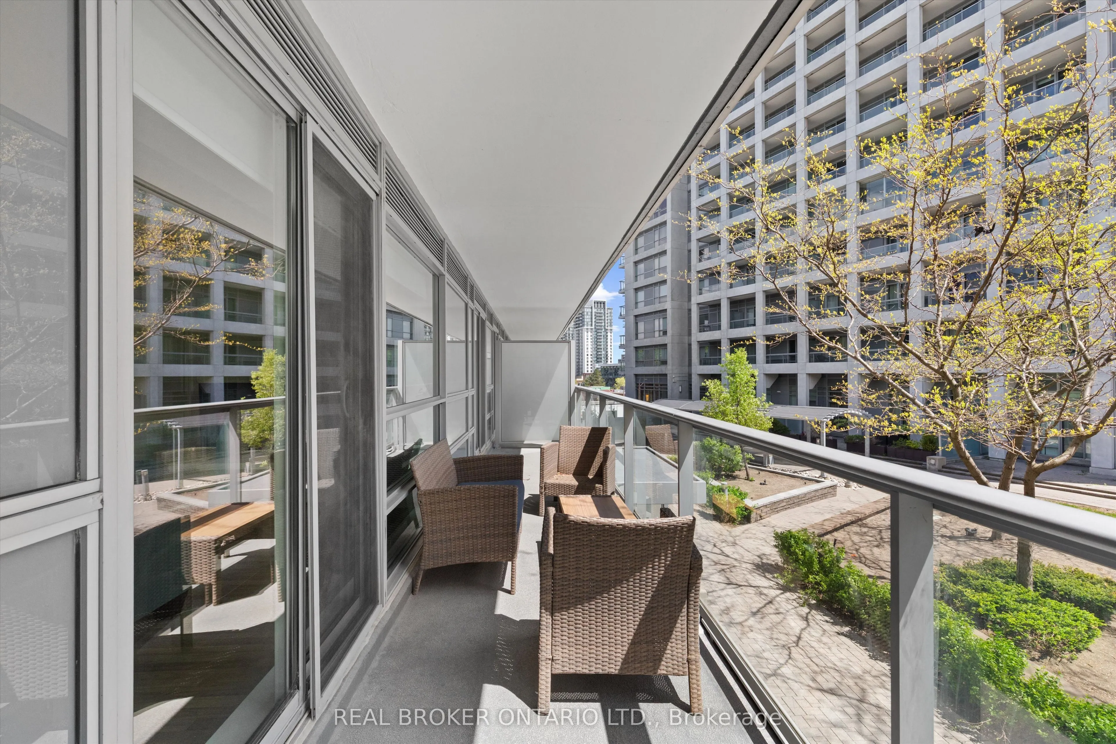 2035 Sheppard Avenue E, #216