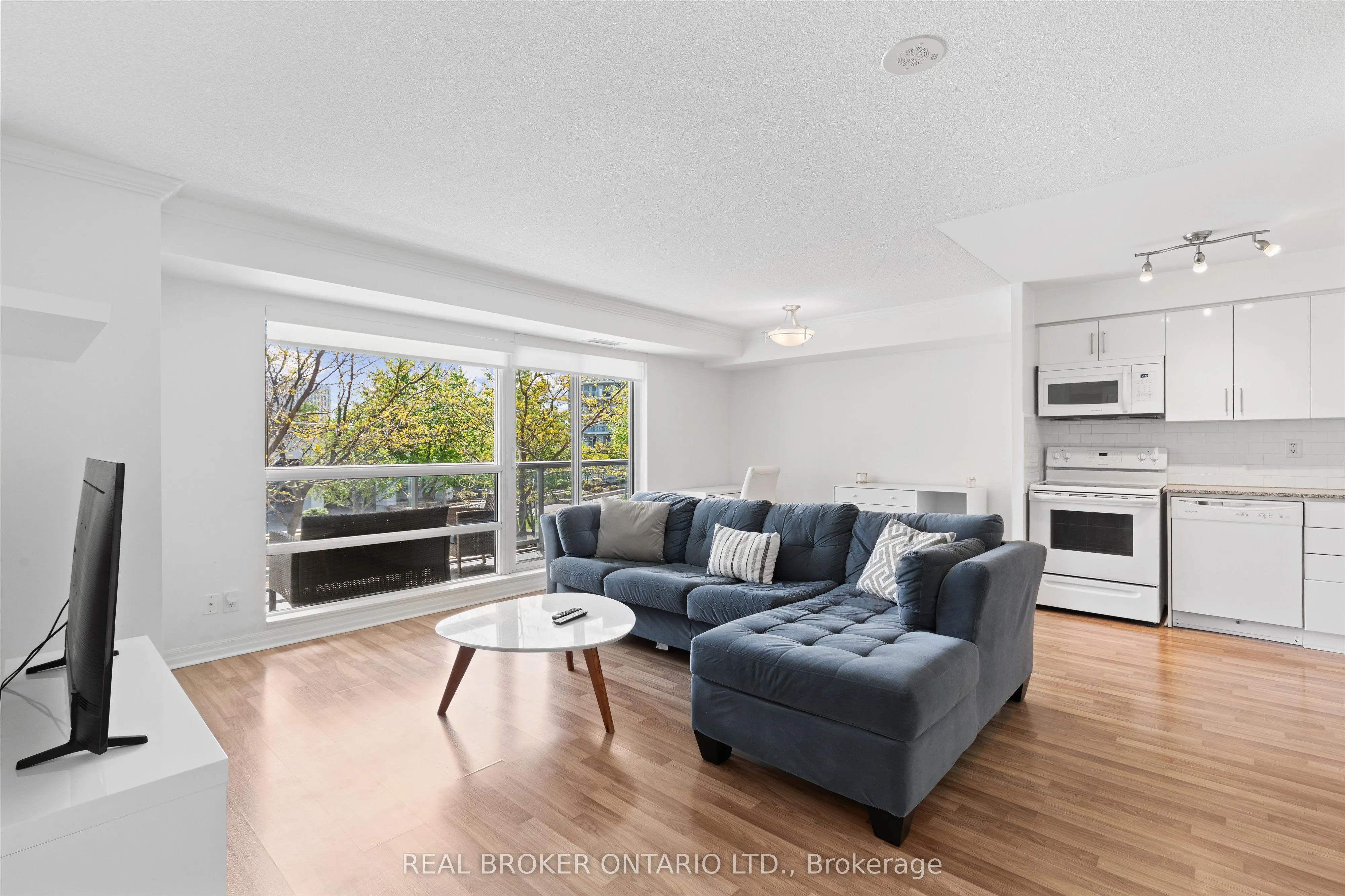 2035 Sheppard Avenue E, #216
