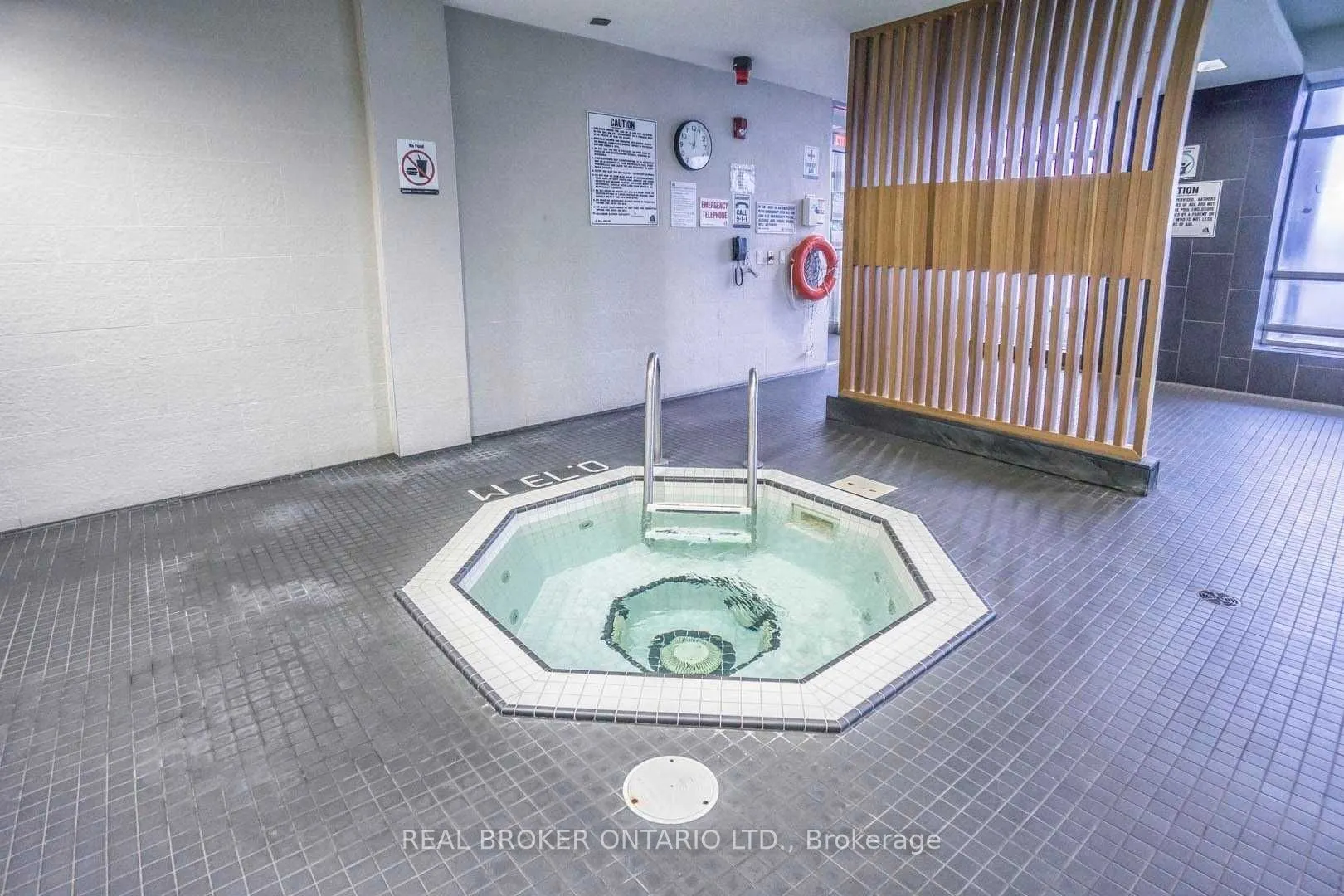 2035 Sheppard Avenue E, #216