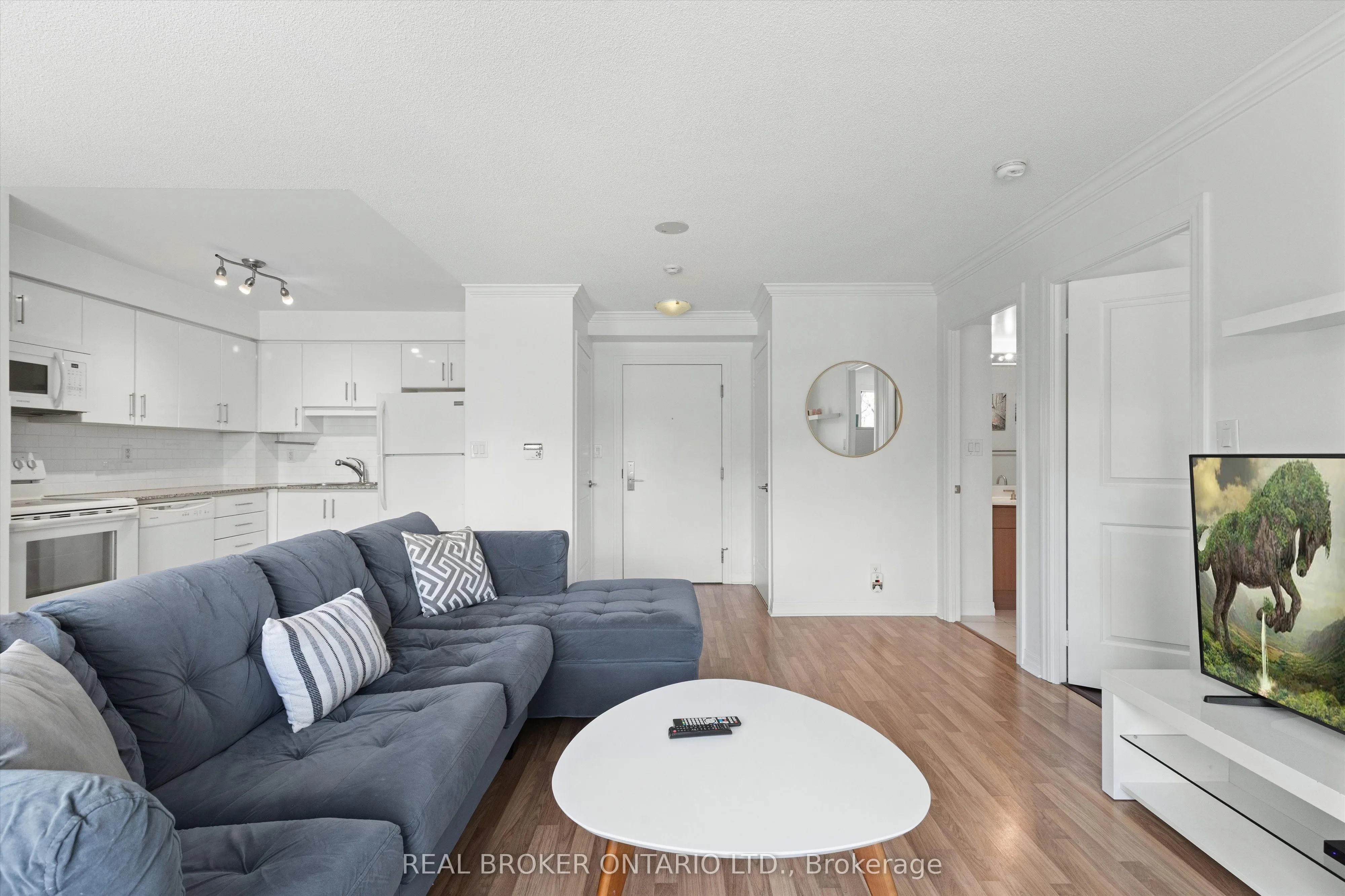 2035 Sheppard Avenue E, #216