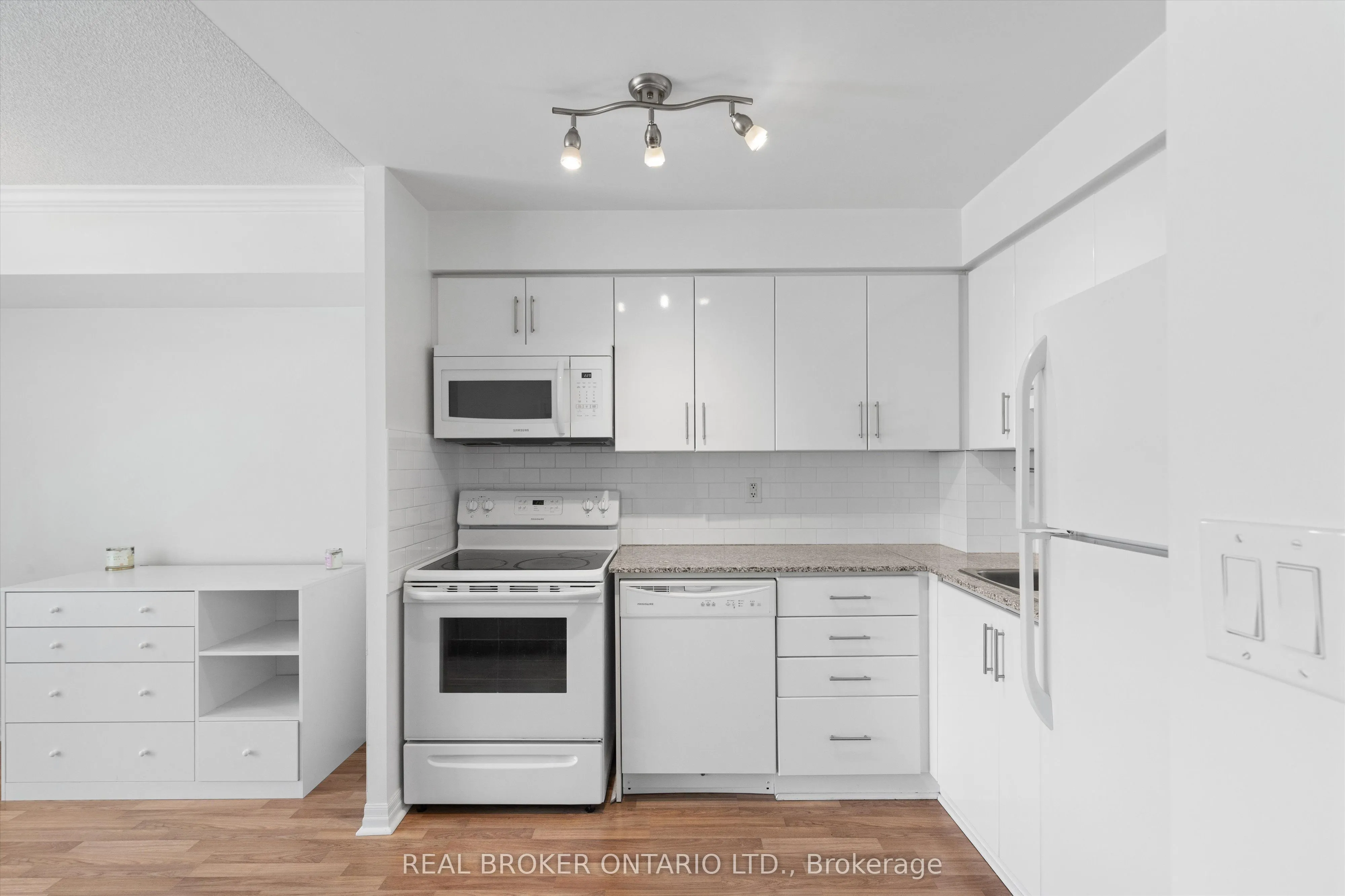 2035 Sheppard Avenue E, #216