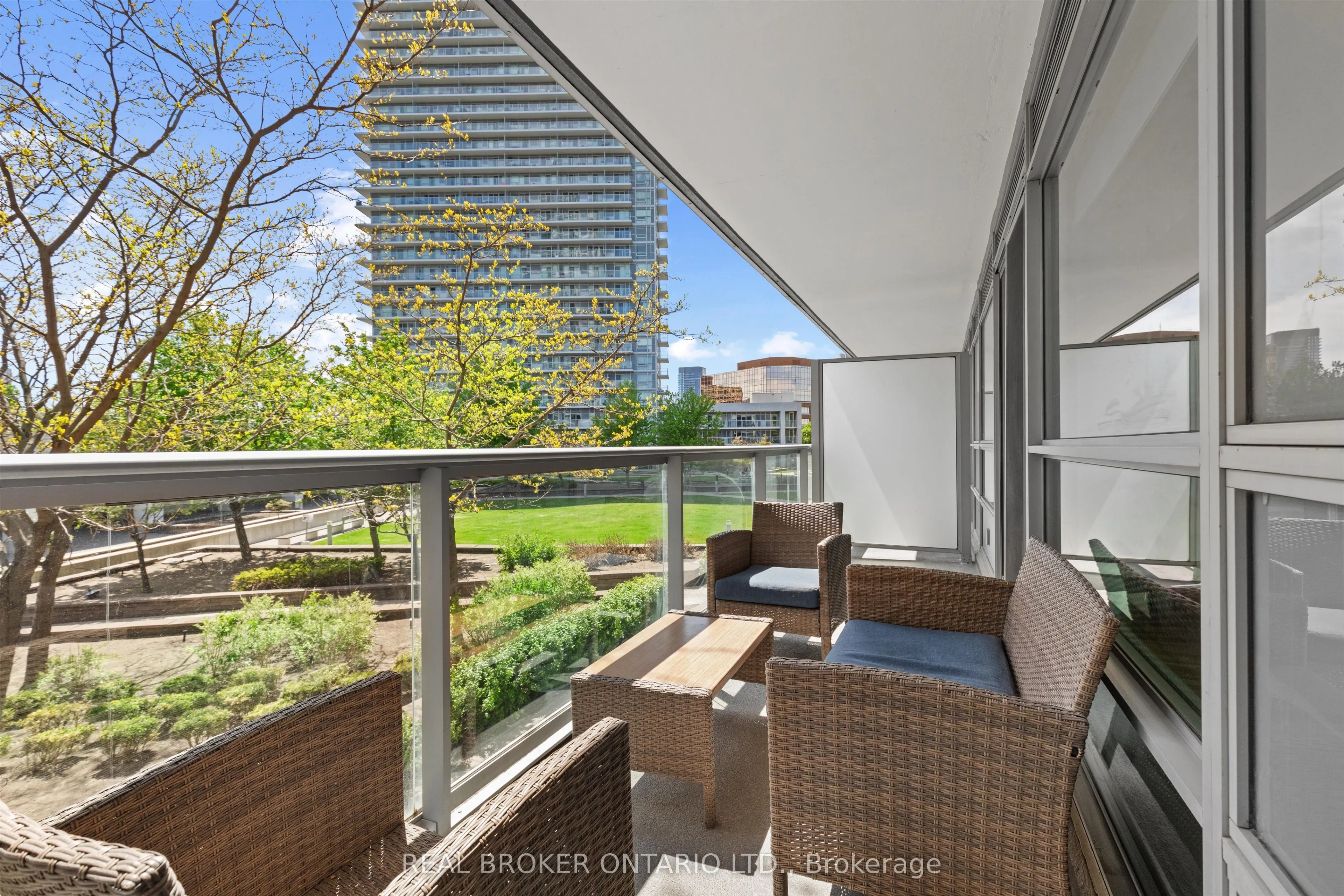 2035 Sheppard Avenue E, #216