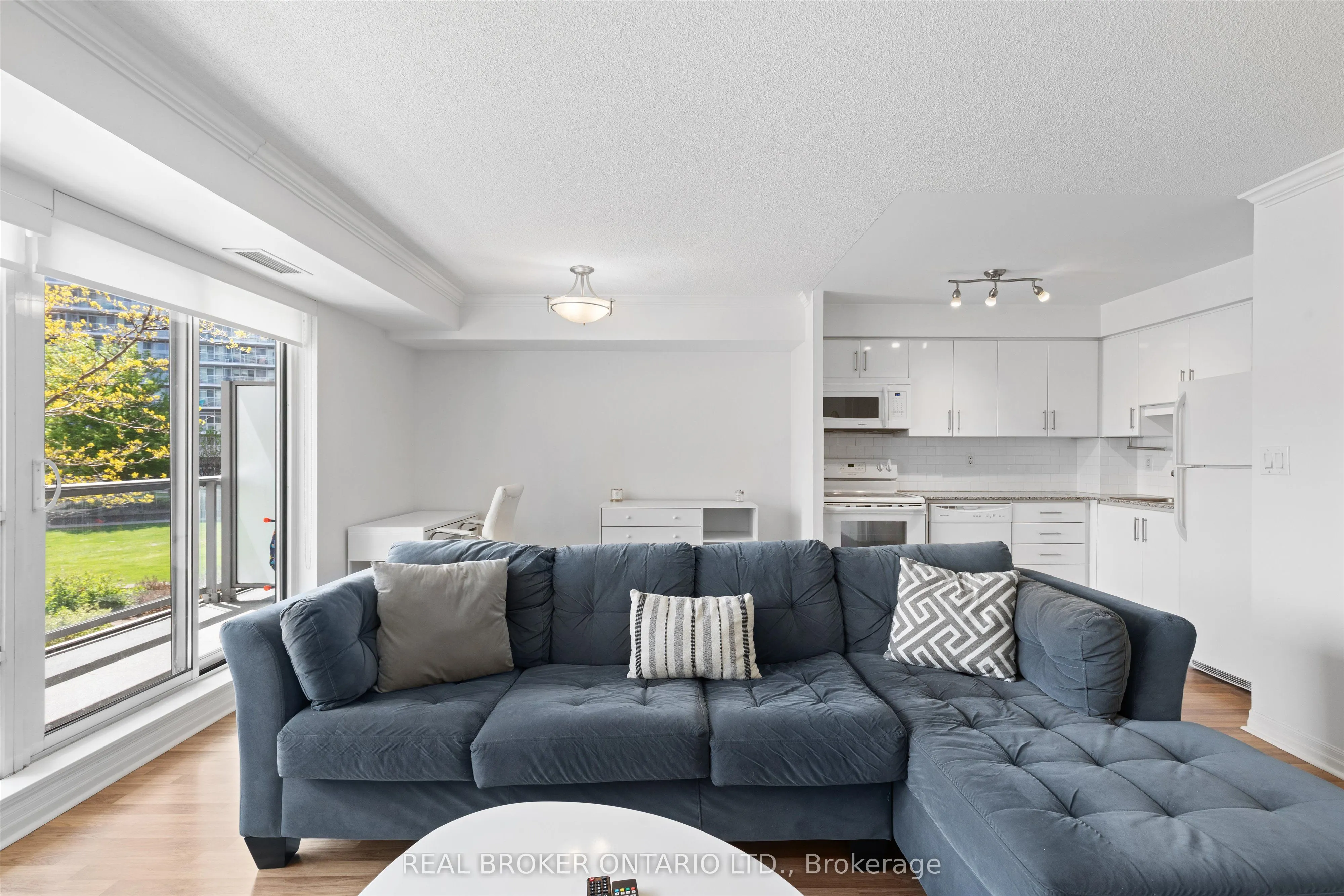 2035 Sheppard Avenue E, #216