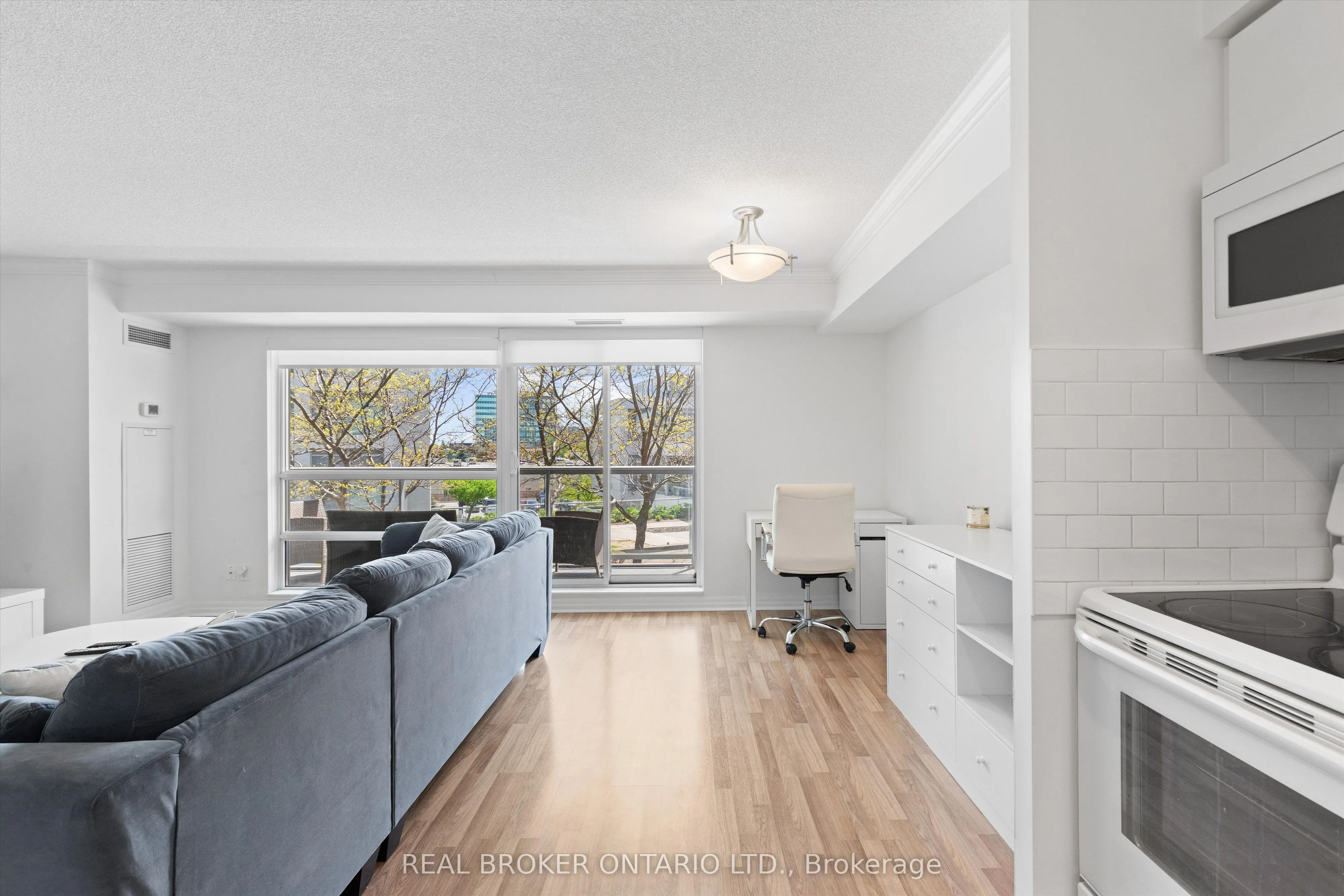 2035 Sheppard Avenue E, #216